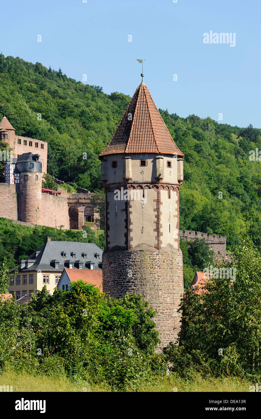 Castello e Spitzer Turm in Wertheim, Baden-Wuerttemberg, Germania Foto Stock