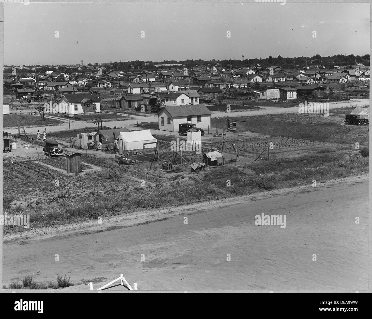 Questa immagine mostra parte del tratto aeroportuale vicino a Modesto, Stanislaus County, California, raffigurante l'uso del terreno vicino all'aeroporto locale e alle aree circostanti. Foto Stock