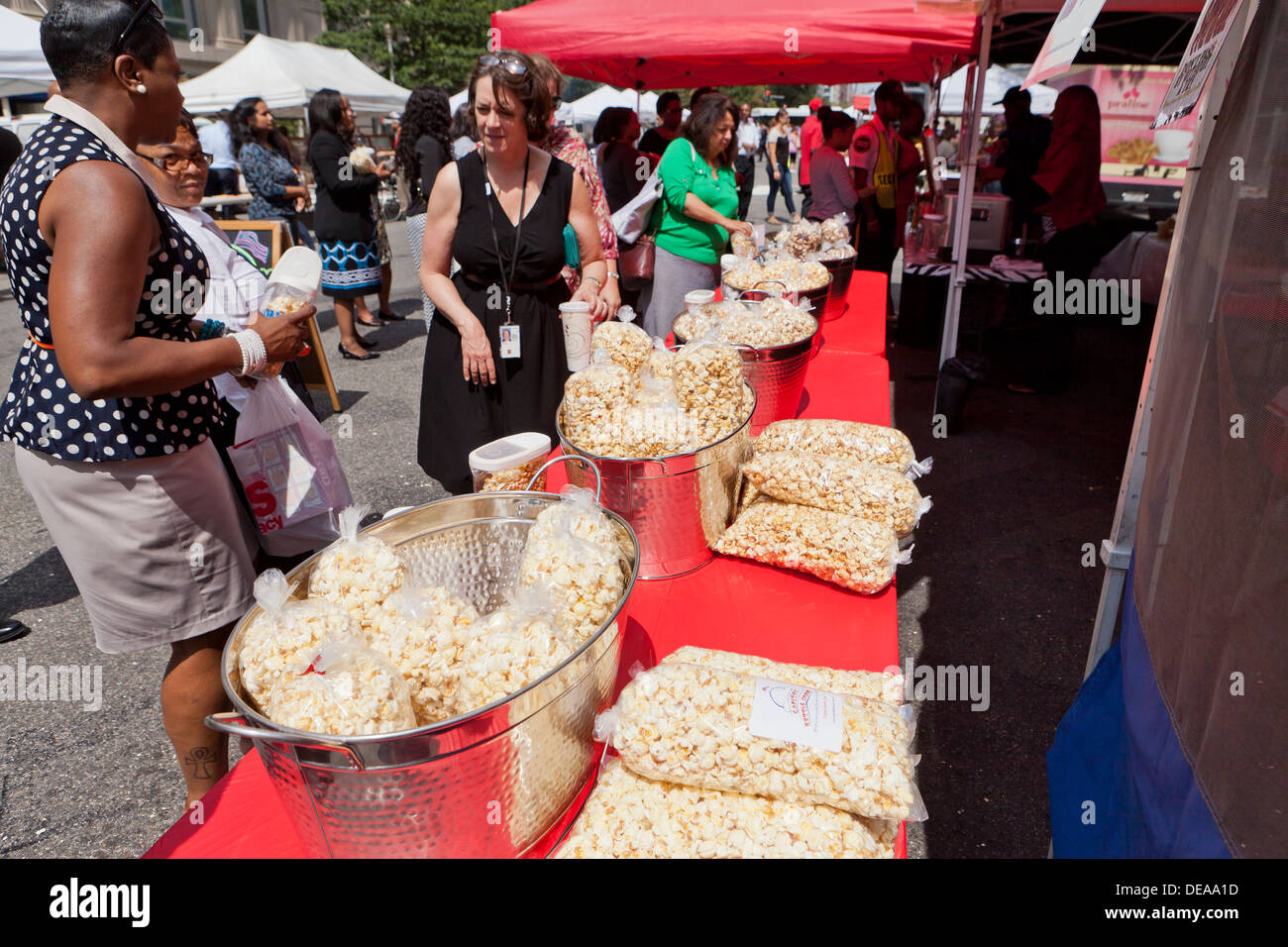 Bollitore stand di mais al mercato degli agricoltori - Washington DC, Stati Uniti d'America Foto Stock