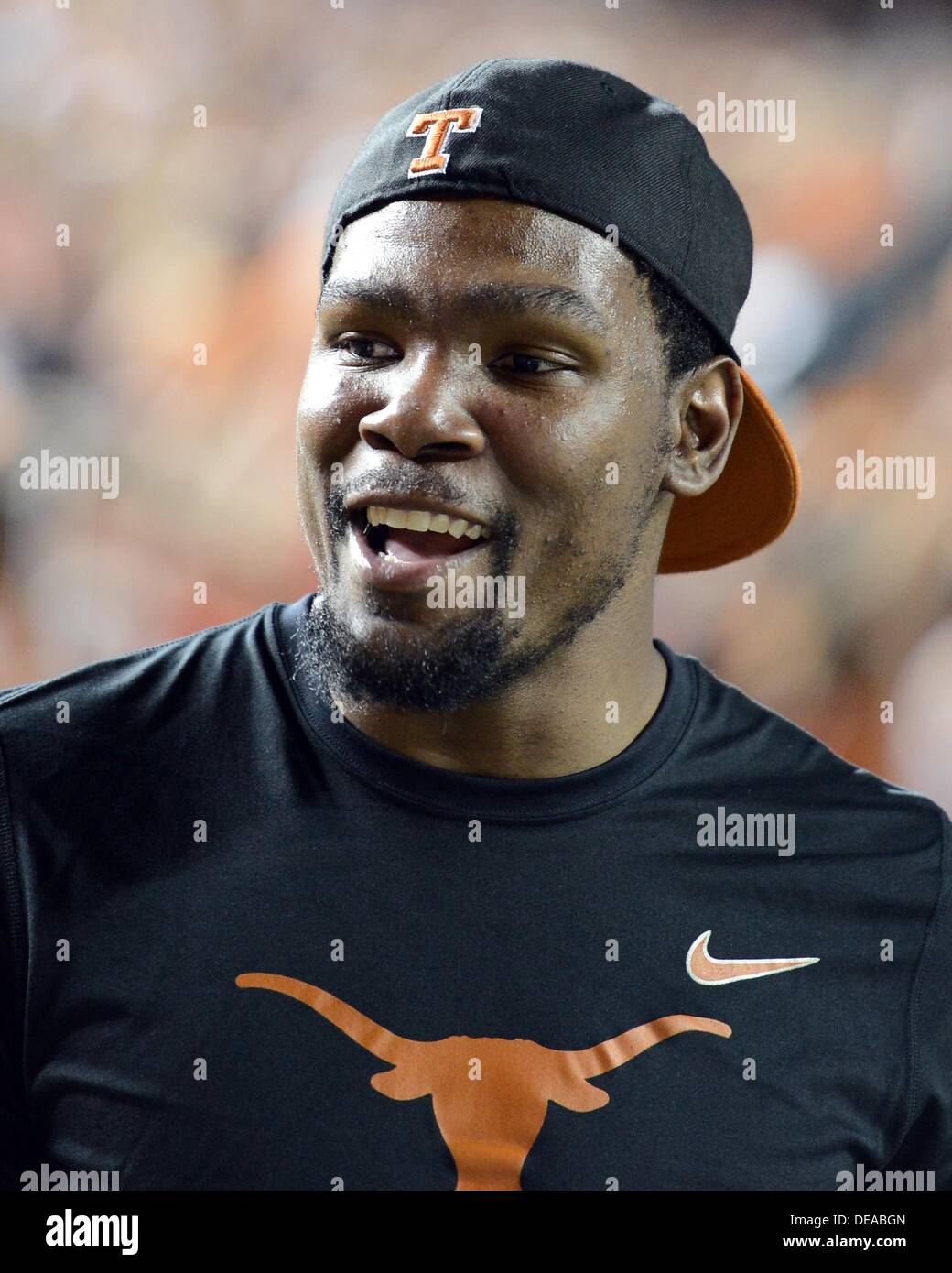 Settembre 14, 2013. Ex Kevin Durant Texas Longhorns in azione vs il Ole Miss ribelli a Darrell K. Royal Stadium di Austin in Texas. Ole Miss sconfigge i giocatori del Longhorn 44-23. Foto Stock