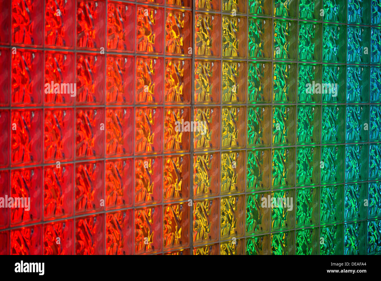 Immagini Stock - I Fili Luminosi Dell'arcobaleno Astraggono Il Fondo Ai  Rendono. Image 208787280