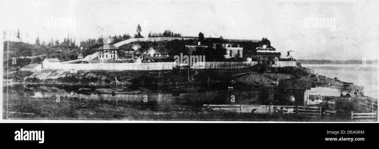 La prigione di McNeil Island, situata nello stato di Washington, è stata una prigione federale dal 1875 al 2011. Ospitava vari criminali, tra cui personaggi famosi, prima della sua chiusura e dell'eventuale abbandono. Foto Stock