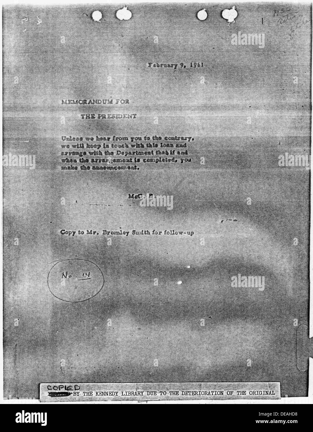 Il National Security Action Memorandum No. 14 delinea il piano di assistenza finanziaria del governo degli Stati Uniti per il Brasile durante gli anni '1930 Questo documento riflette il sostegno strategico finanziario e diplomatico volto a rafforzare le relazioni tra i due paesi. Foto Stock