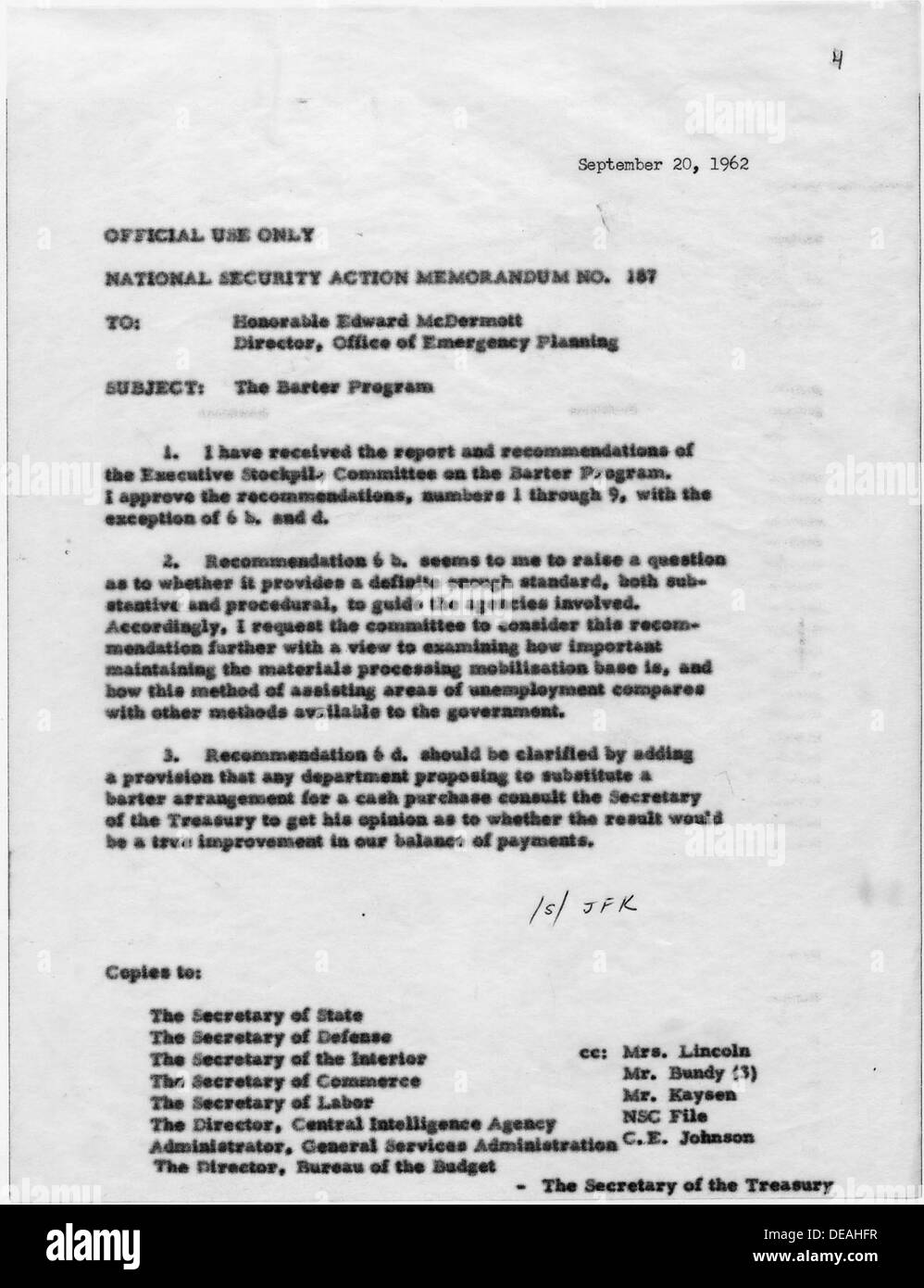 Il National Security Action Memorandum No. 187 descrive in dettaglio il Barter Program del governo degli Stati Uniti, concentrandosi sul commercio e sulle strategie diplomatiche durante il XX secolo. Foto Stock