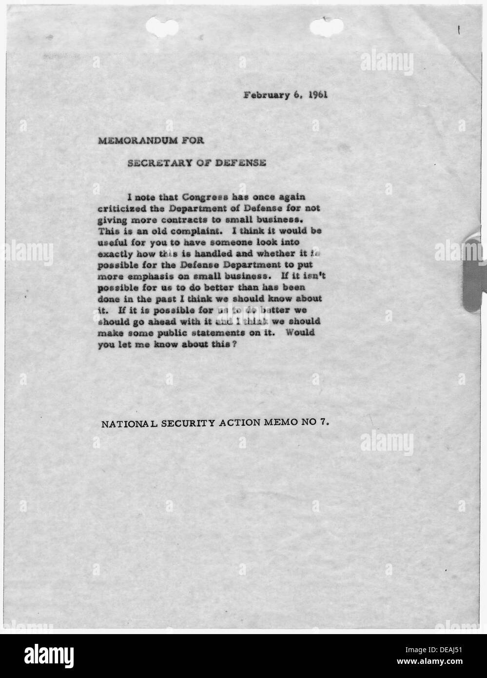 Il National Security Action Memorandum n. 7 delinea la strategia del governo degli Stati Uniti di assegnare contratti alle piccole imprese per progetti di sicurezza nazionale. Il memorandum riflette una spinta a coinvolgere le piccole imprese negli sforzi di difesa. Foto Stock