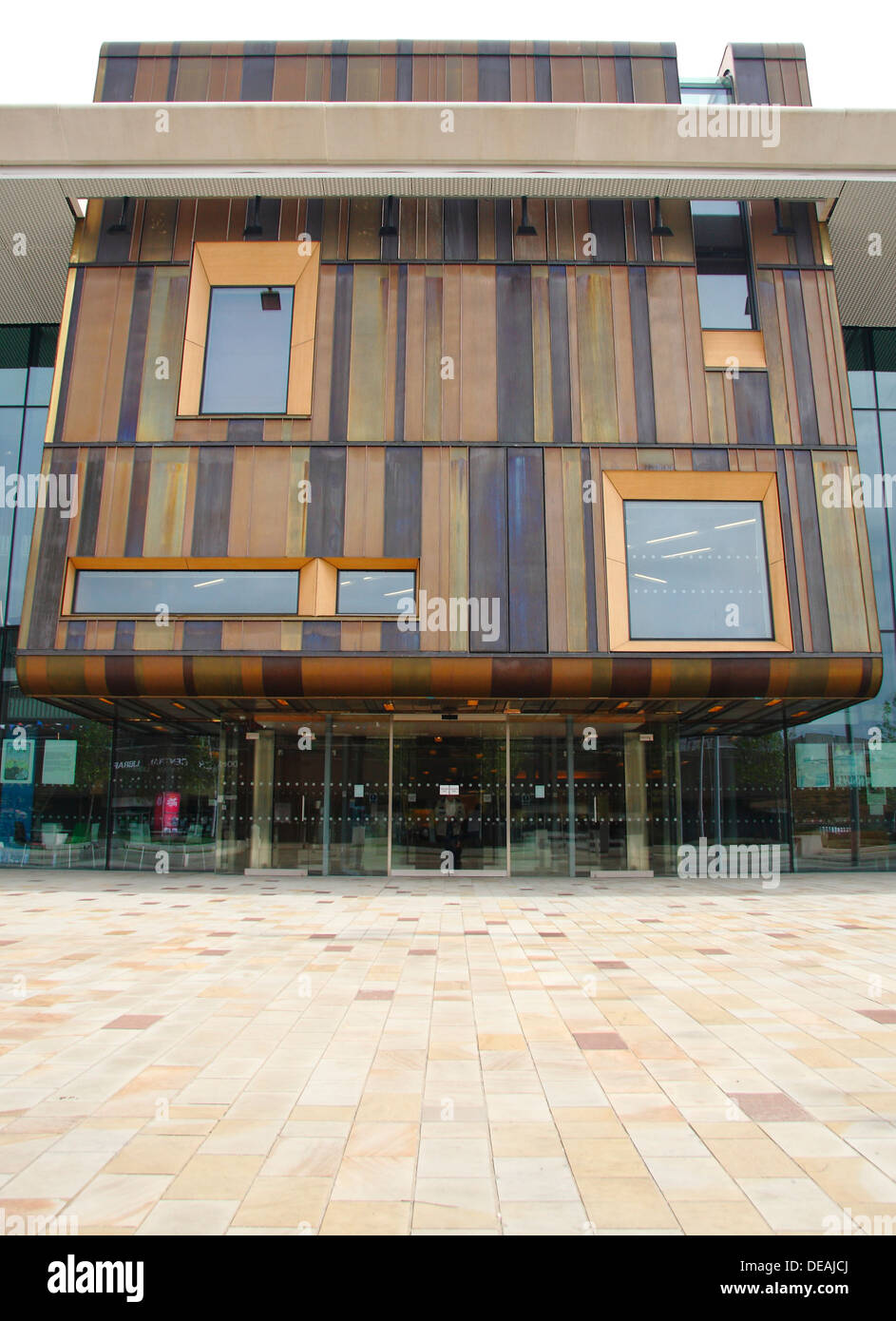 Ingresso al cast, Doncaster prestazioni del luogo su Sir Nigel Gresley Square, Waterdale, South Yorkshire Foto Stock