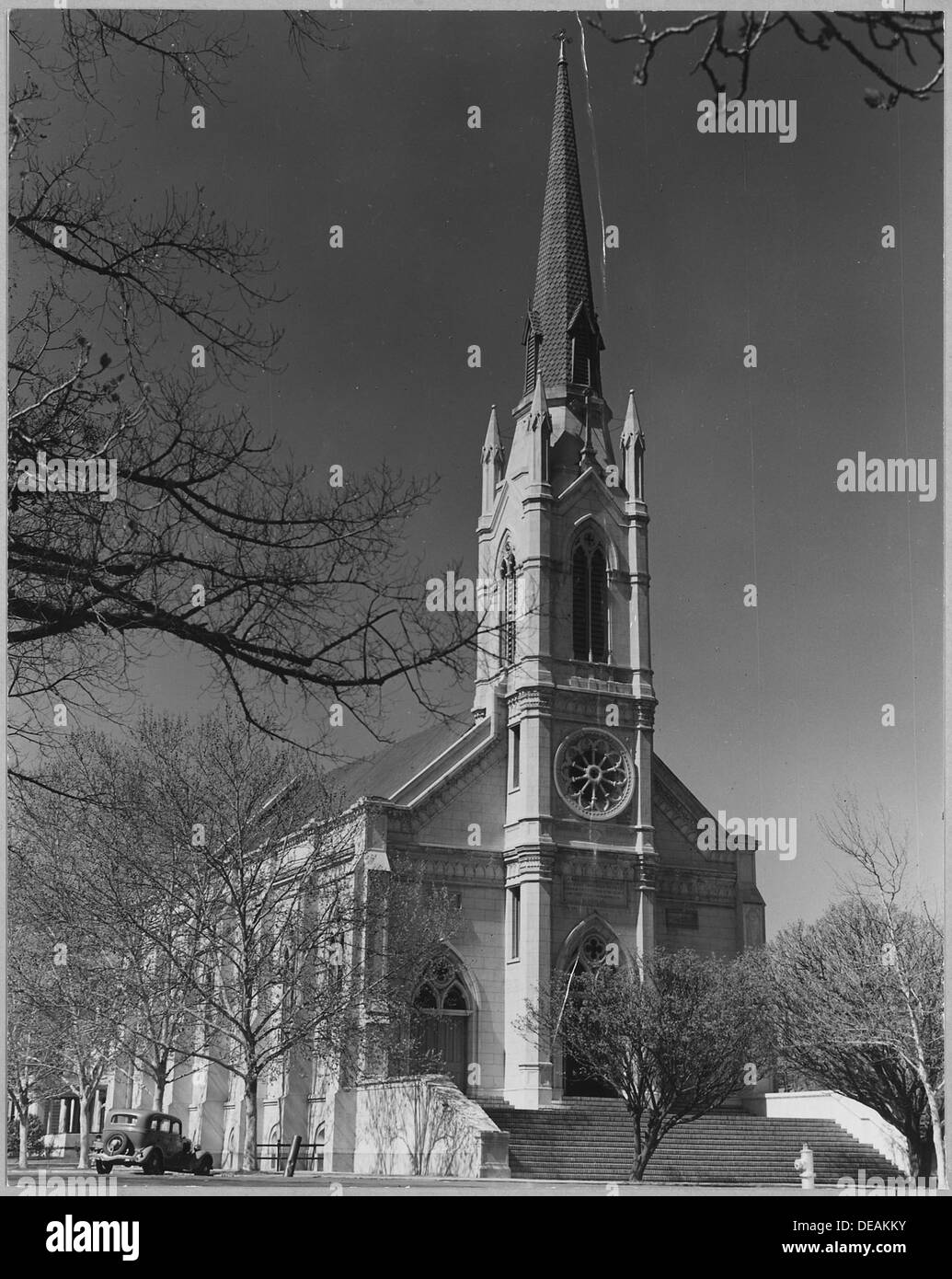 Chiesa cattolica romana di St. Joseph a Olivehurst, situata tre miglia a sud di Marysville, Yuba County, California. La chiesa rappresenta la vita religiosa e comunitaria della zona. Foto Stock