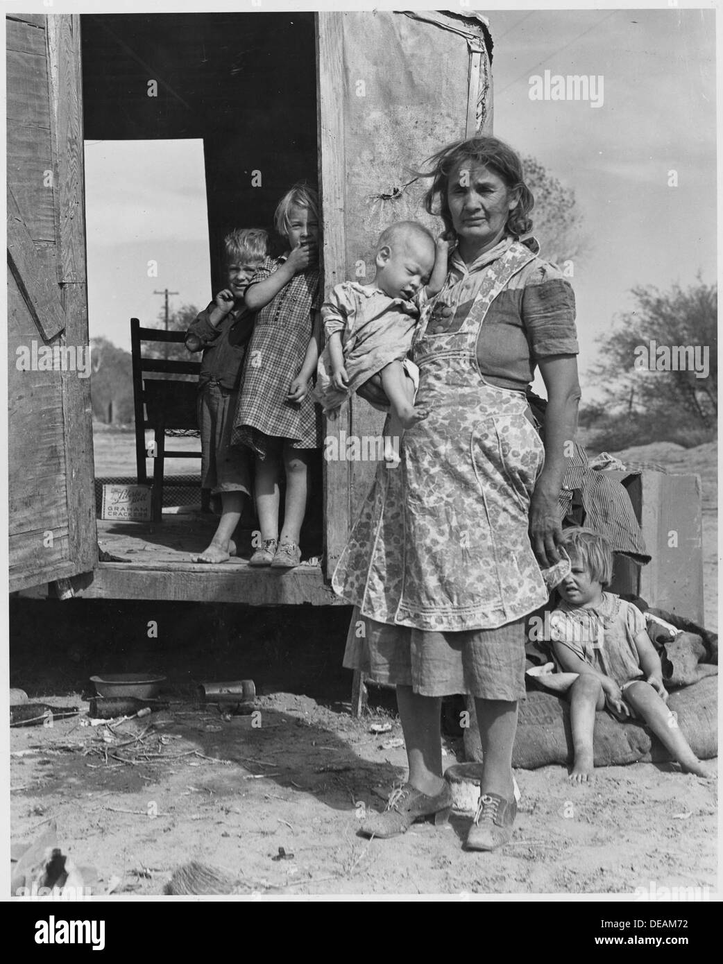 Sulla Arizona Highway 87 a sud di Chandler, Maricopa County, una scena mette in evidenza l'importanza dei bambini nella democrazia, con un tema legato alla migrazione rilevante per il tessuto sociale della zona. Foto Stock