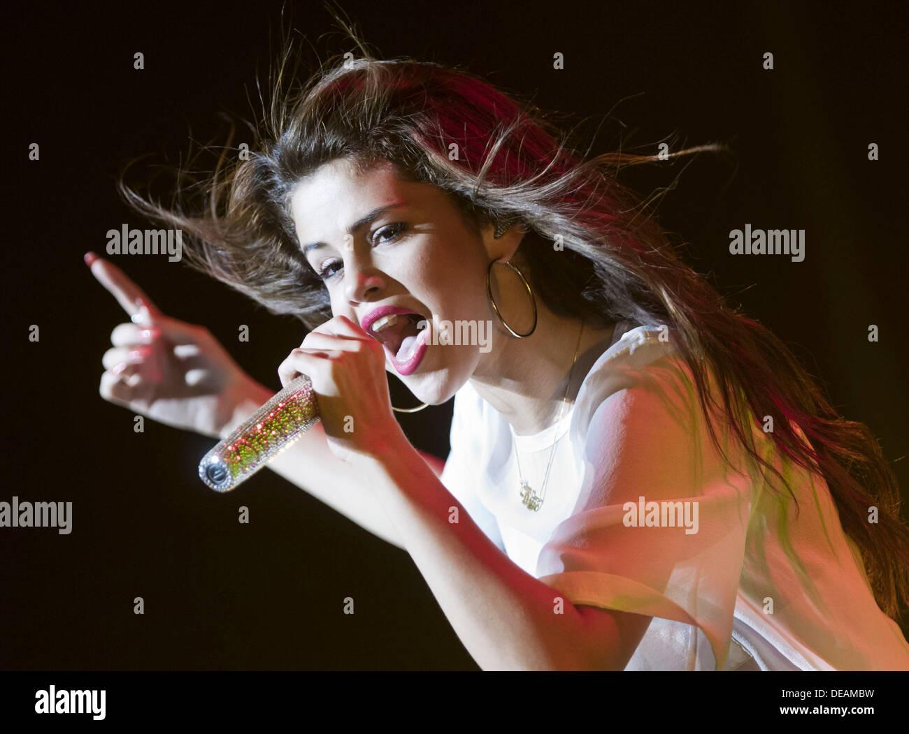 Francoforte, Germania. Xiv Sep, 2013. Noi attrice e cantante Selena Gomez esegue sul palco durante il suo primo e unico concerto in Germania a Francoforte, in Germania, il 14 settembre 2013. Foto: Frank Rumpenhorst/dpa/Alamy Live News Foto Stock