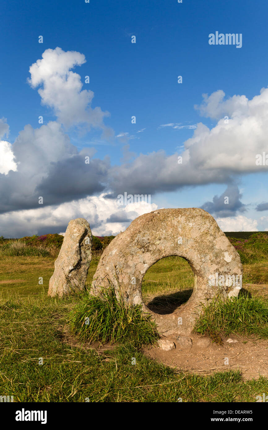 Gli uomini un Tol; antica pietra forata; Cornovaglia; Regno Unito Foto Stock