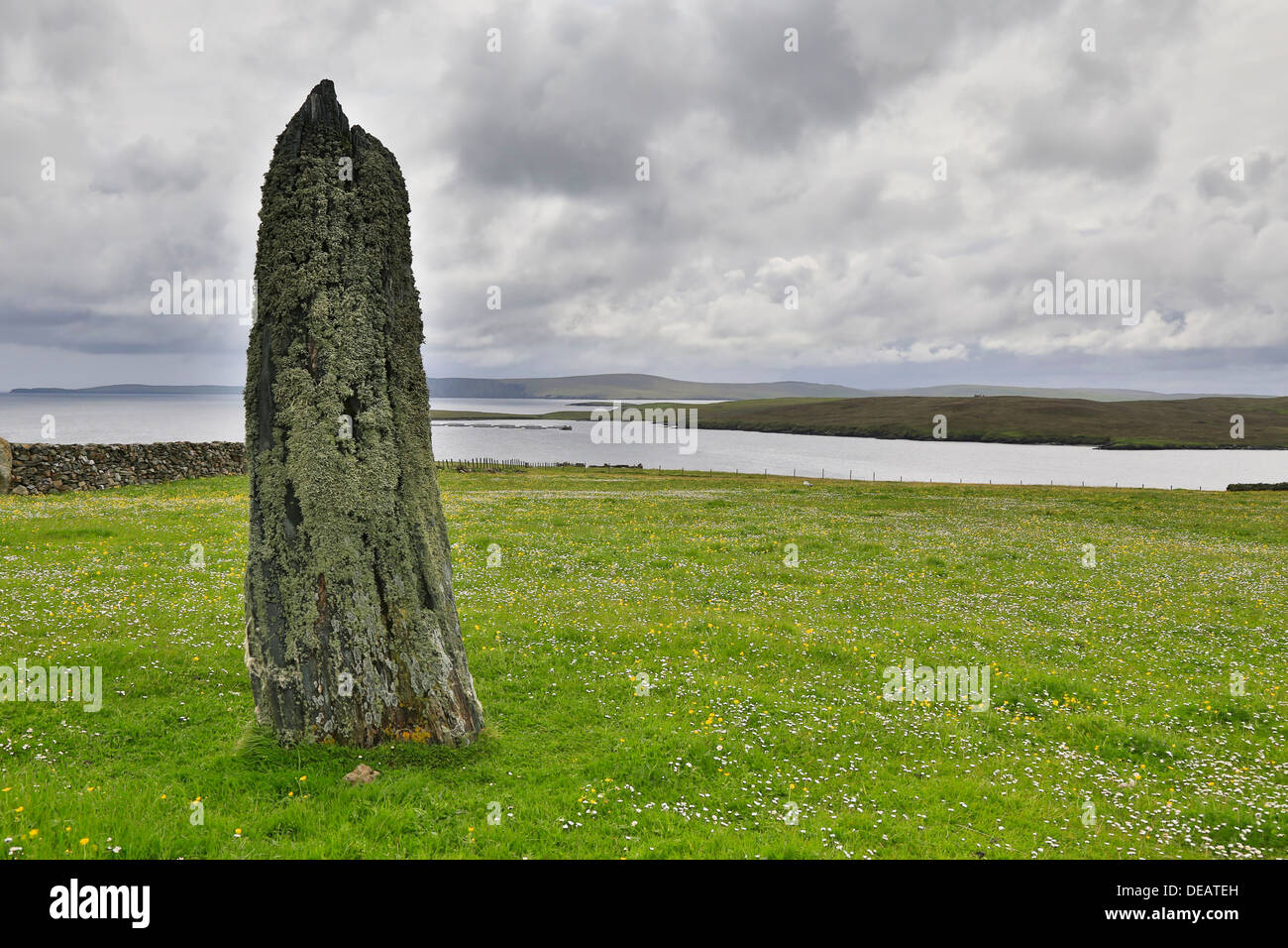 Pietra permanente; Muness;; Unst Shetland; Regno Unito Foto Stock