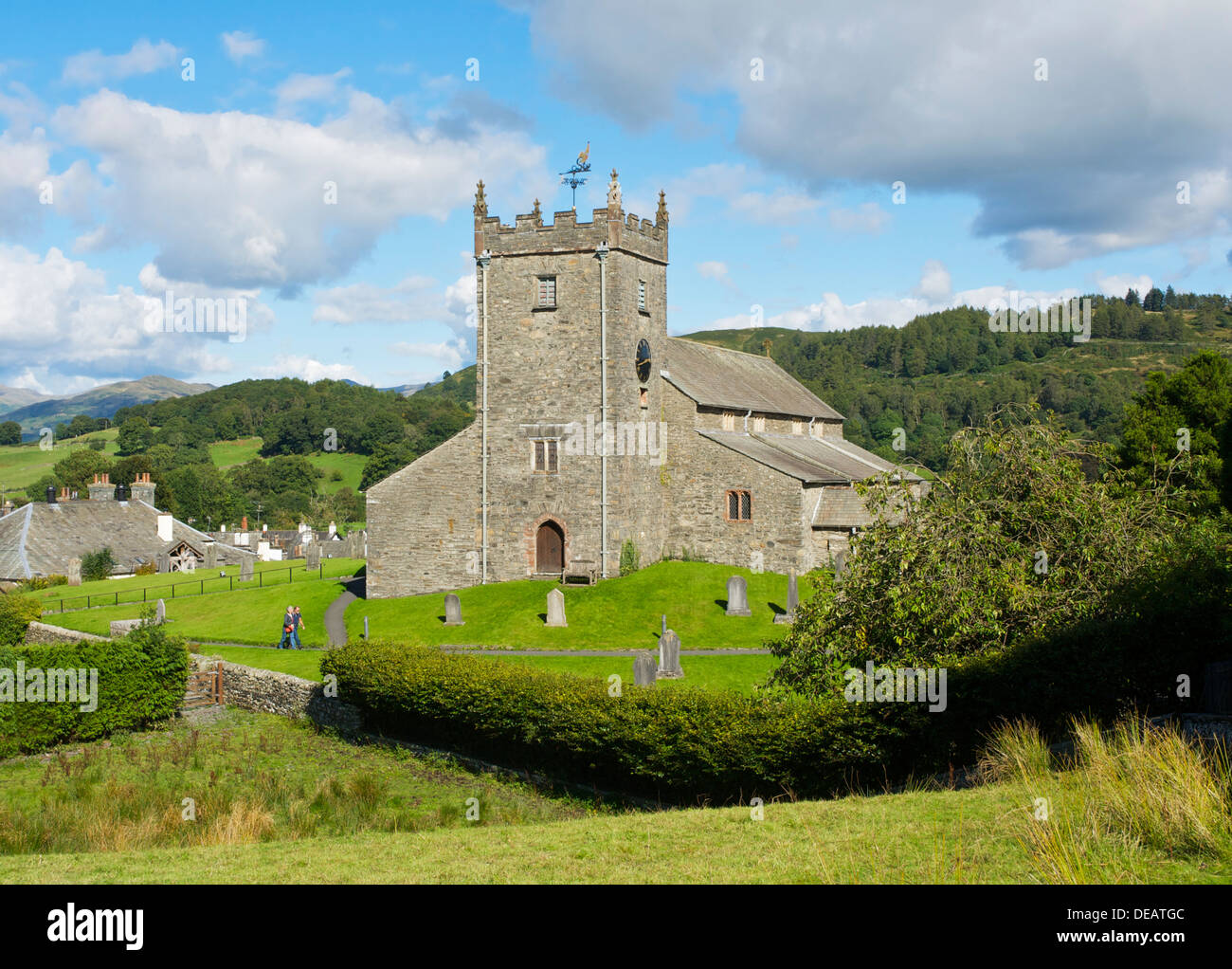 La Chiesa di San Michele in Borgo di Hawkshead, Parco Nazionale del Distretto dei Laghi, Cumbria, England Regno Unito Foto Stock
