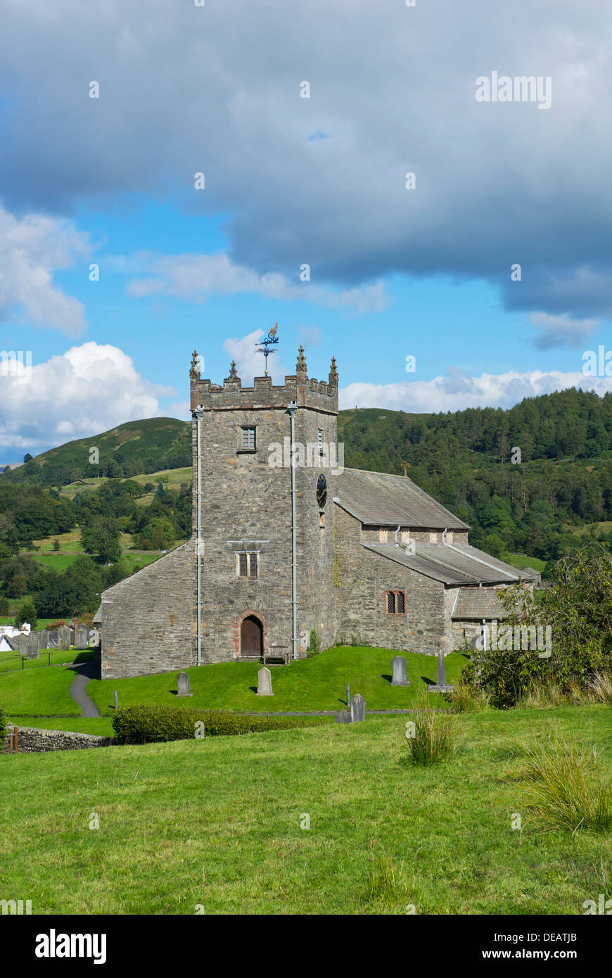 La Chiesa di San Michele in Borgo di Hawkshead, Parco Nazionale del Distretto dei Laghi, Cumbria, England Regno Unito Foto Stock