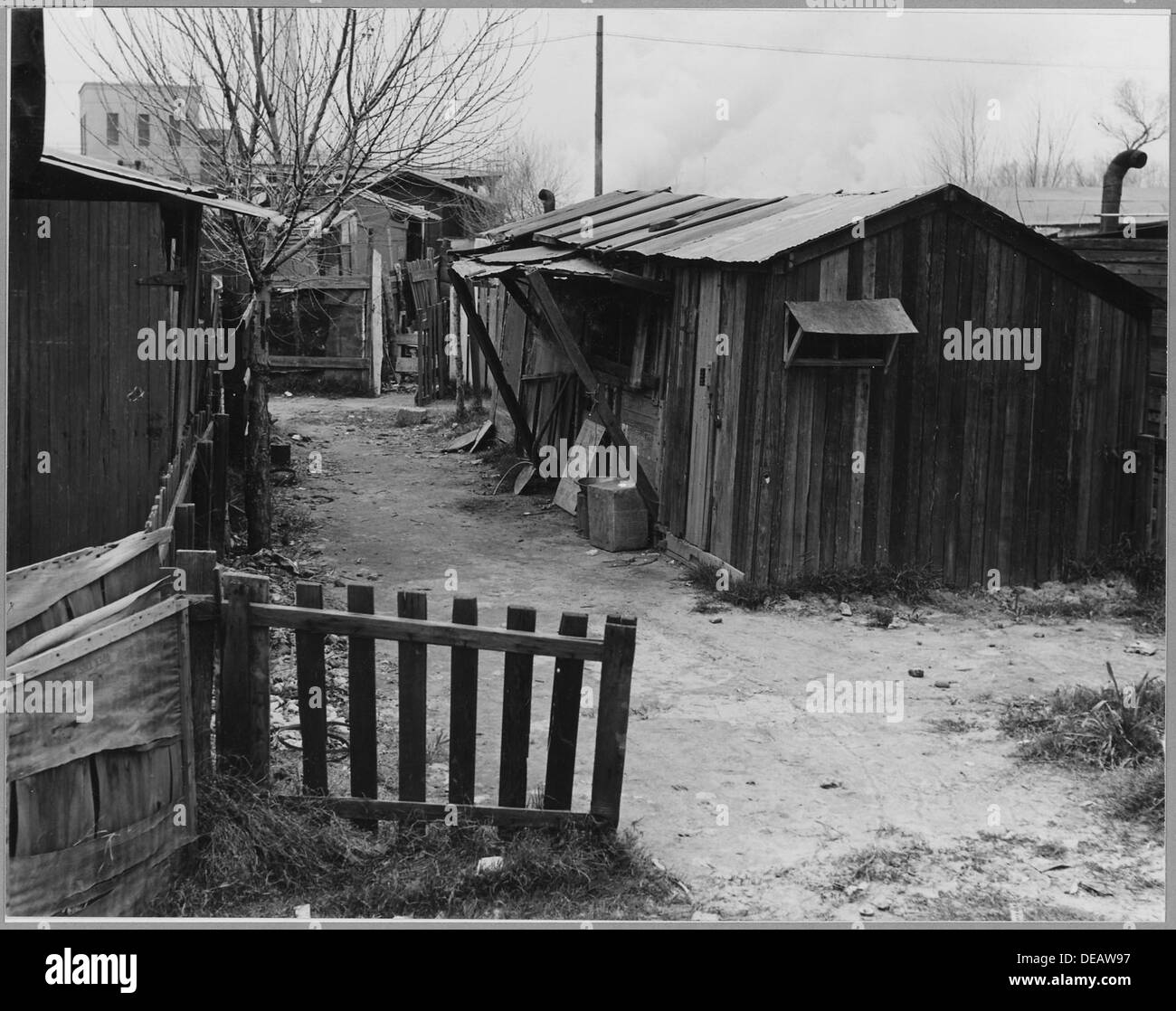 Una tipica dimora di Louis' Camp, Sacramento, California, fornisce informazioni sulle condizioni di vita di questo sito storico durante i primi anni del XX secolo. Foto Stock