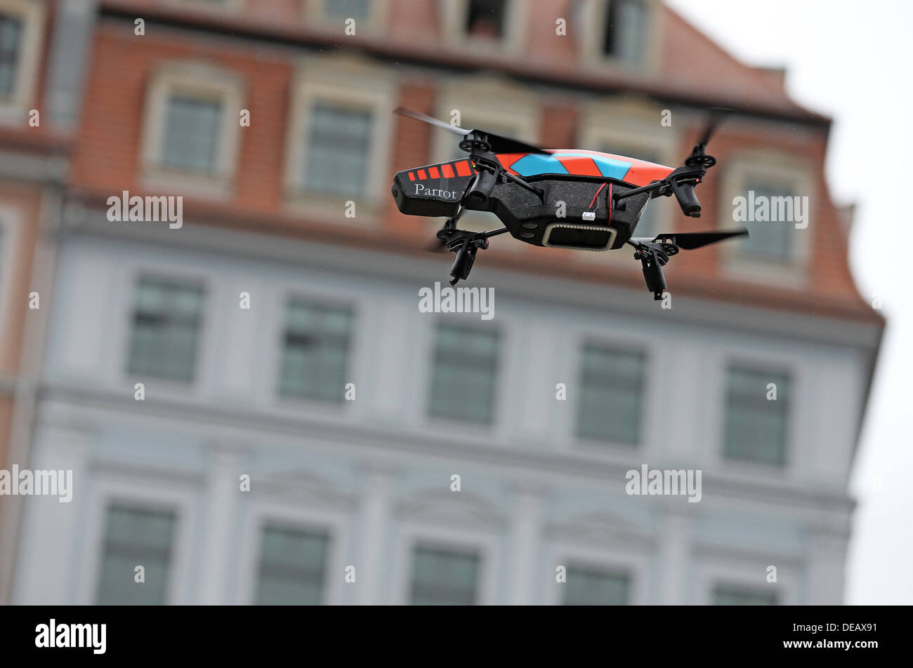 Un drone vola attraverso l'aria durante il pre-elettorale in caso di Dresda, in Germania, il 15 settembre 2013. Foto: JAN WOITAS Foto Stock