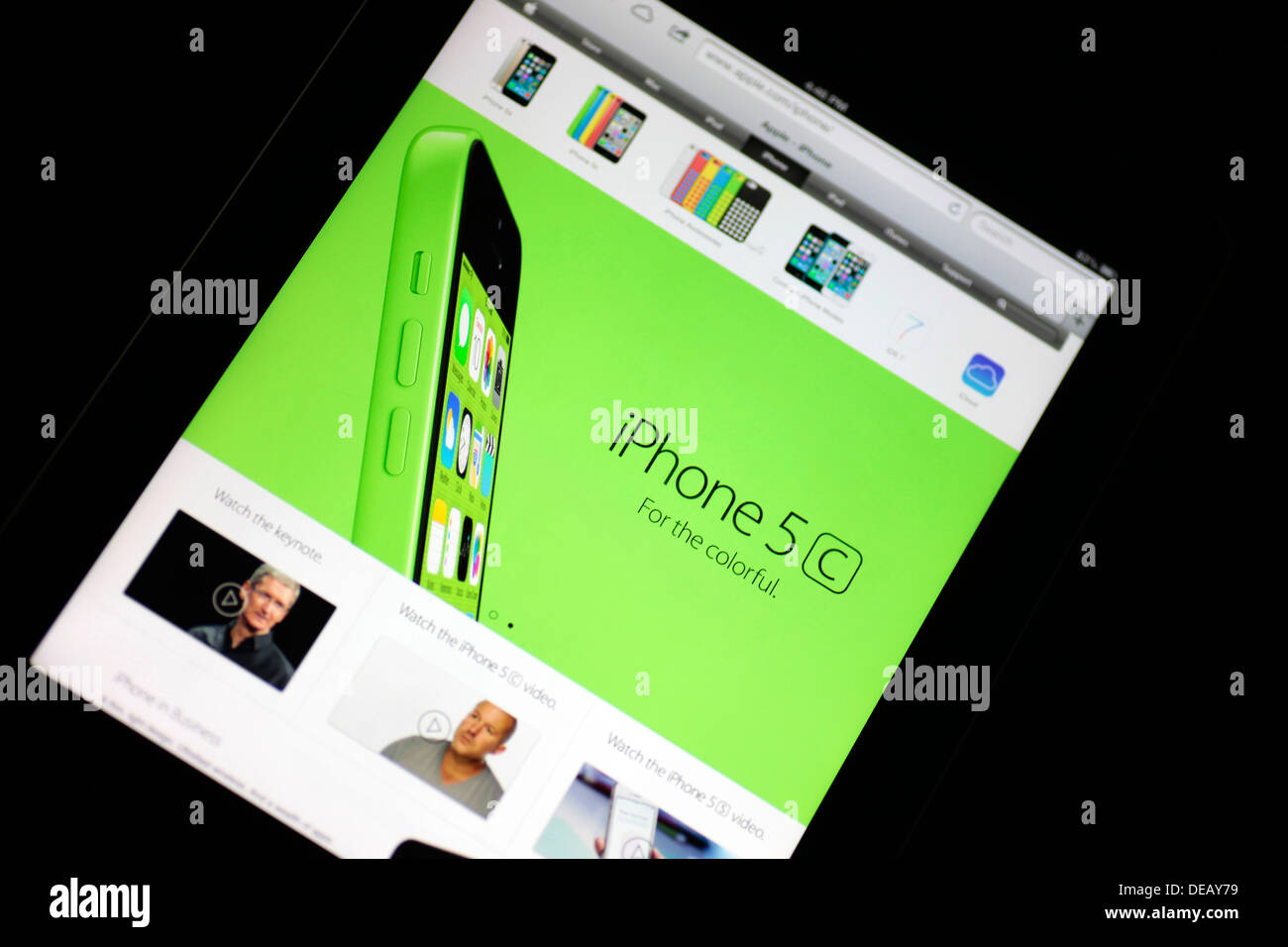 IPhone 5c web-pagina visualizzata in un Apple iPad. Foto Stock