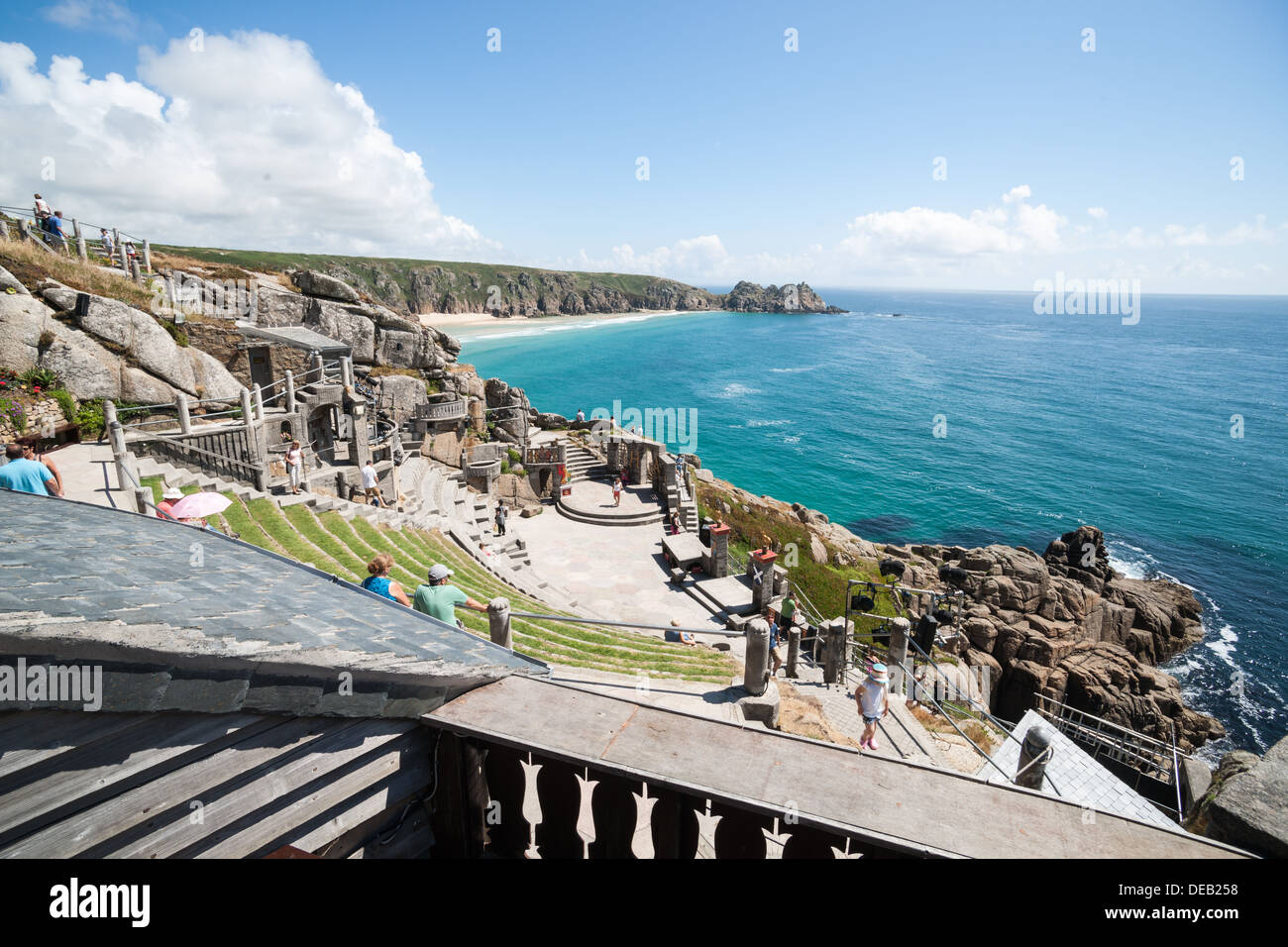 PORTHCURNO, Cornwall, Inghilterra - Minack Theatre, Cornwall. Coastal open-air anfiteatro sulla luglio 25, 2013. Foto Stock