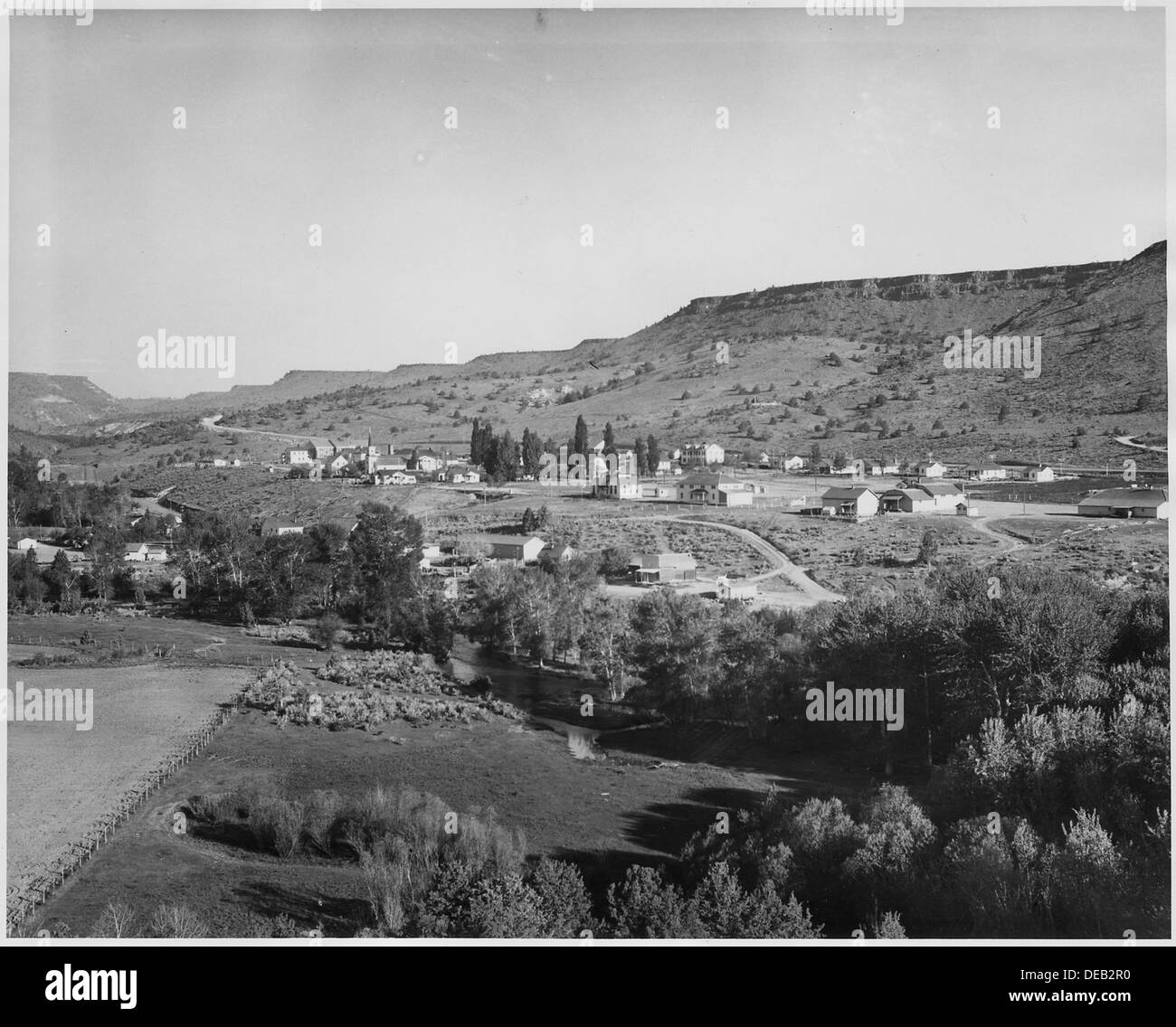 La Warm Springs Indian Agency servì come centro governativo e amministrativo per la Warm Springs Tribe. Era un luogo chiave per gli affari tribali, concentrandosi sul benessere e lo sviluppo delle comunità native americane. Foto Stock