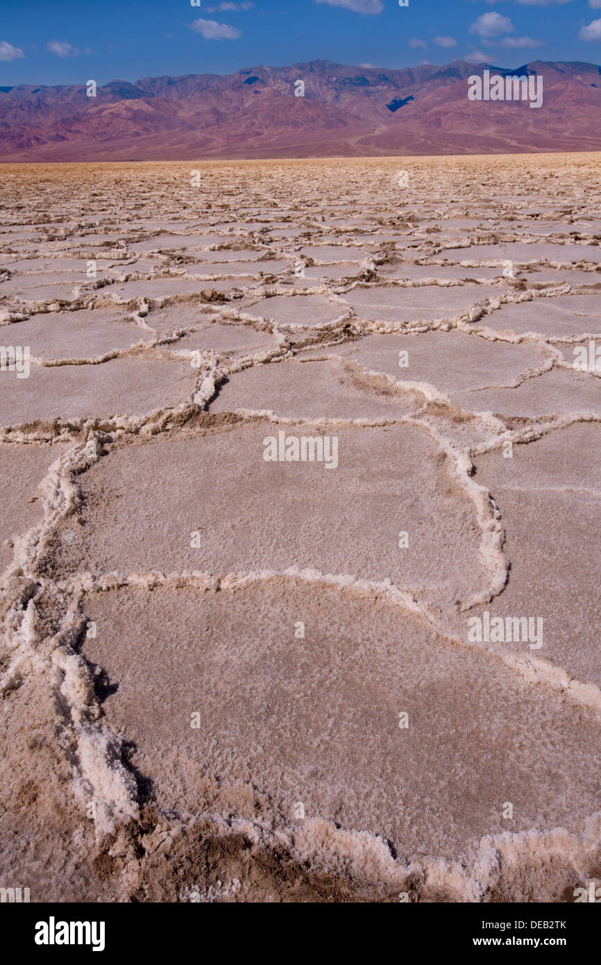 Bacino Badwater Death Valley formazioni di sale in California Parco Nazionale Foto Stock