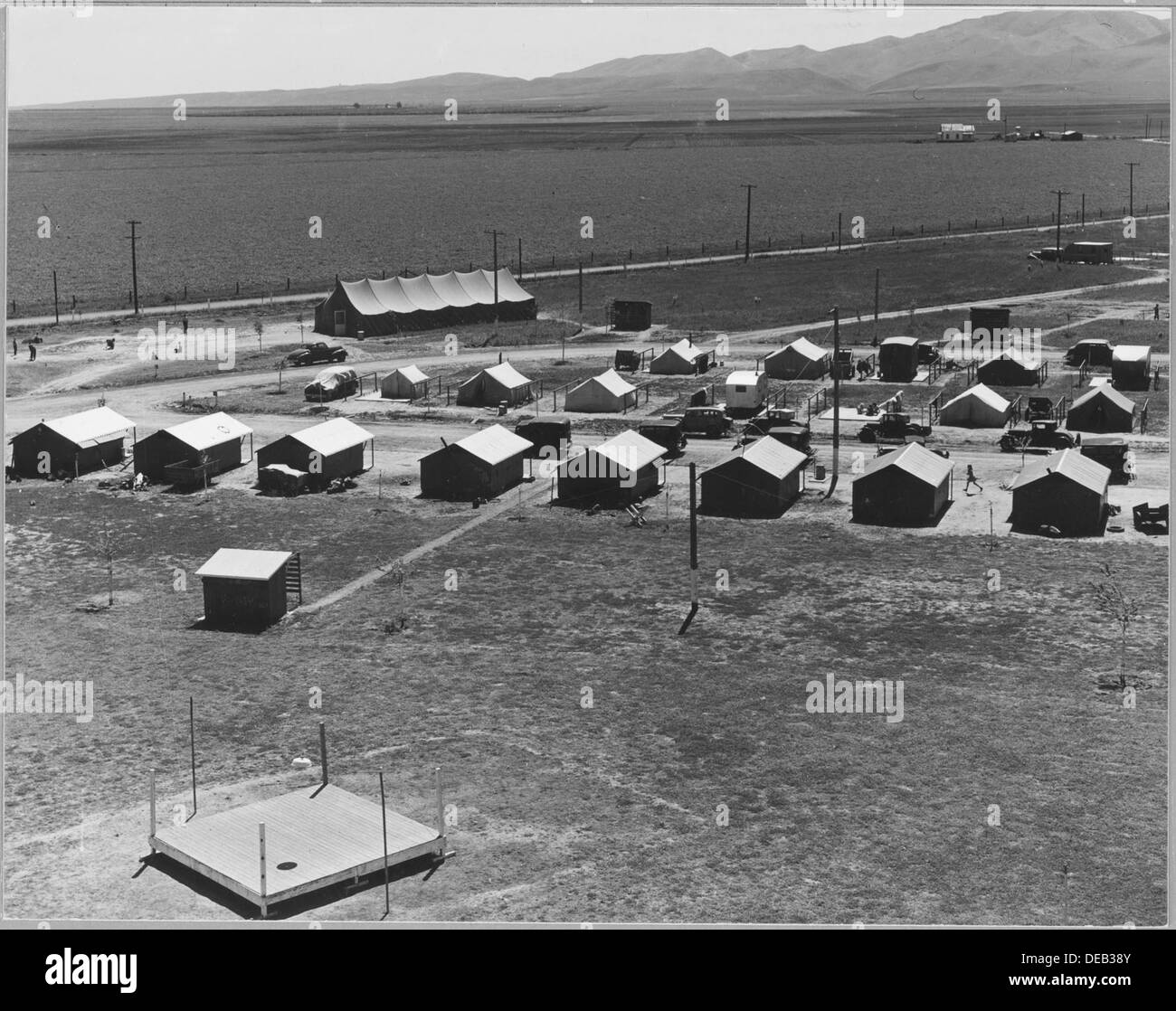 Una visione di un campo di lavoro migratorio a Westley, California, parte degli sforzi della Farm Security Administration per sostenere i lavoratori agricoli sfollati durante la grande depressione. Foto Stock