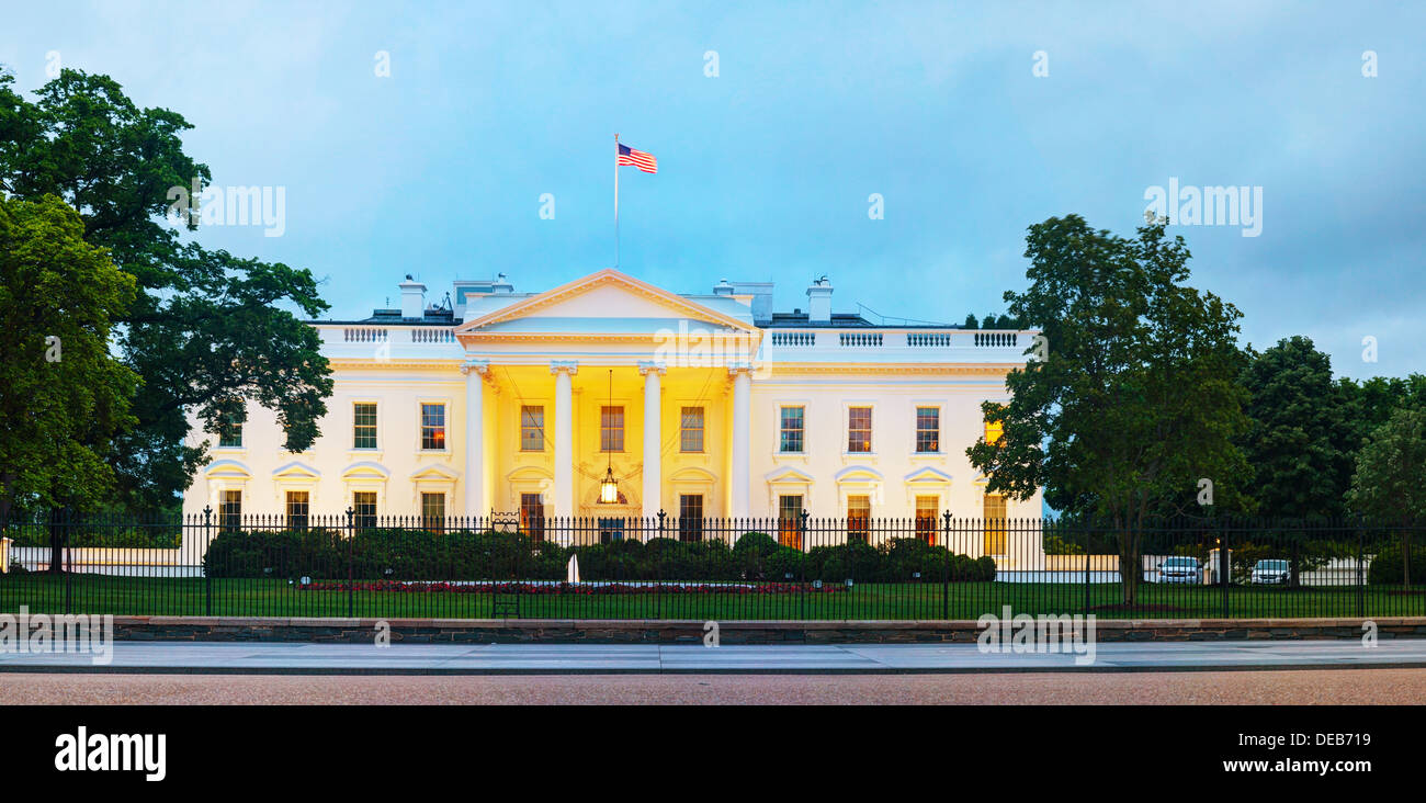 Il White House building in Washington, DC durante la notte Foto Stock
