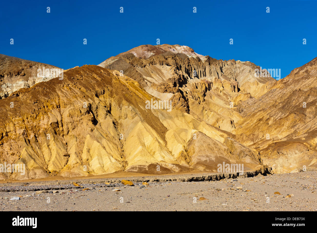 Colline sull'approccio agli artisti Drive, da Badwater Road, Death Valley, California, Stati Uniti d'America. JMH5378 Foto Stock