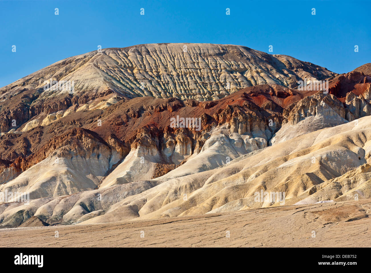 Colline sull'approccio agli artisti Drive, da Badwater Road, Death Valley, California, Stati Uniti d'America. JMH5379 Foto Stock