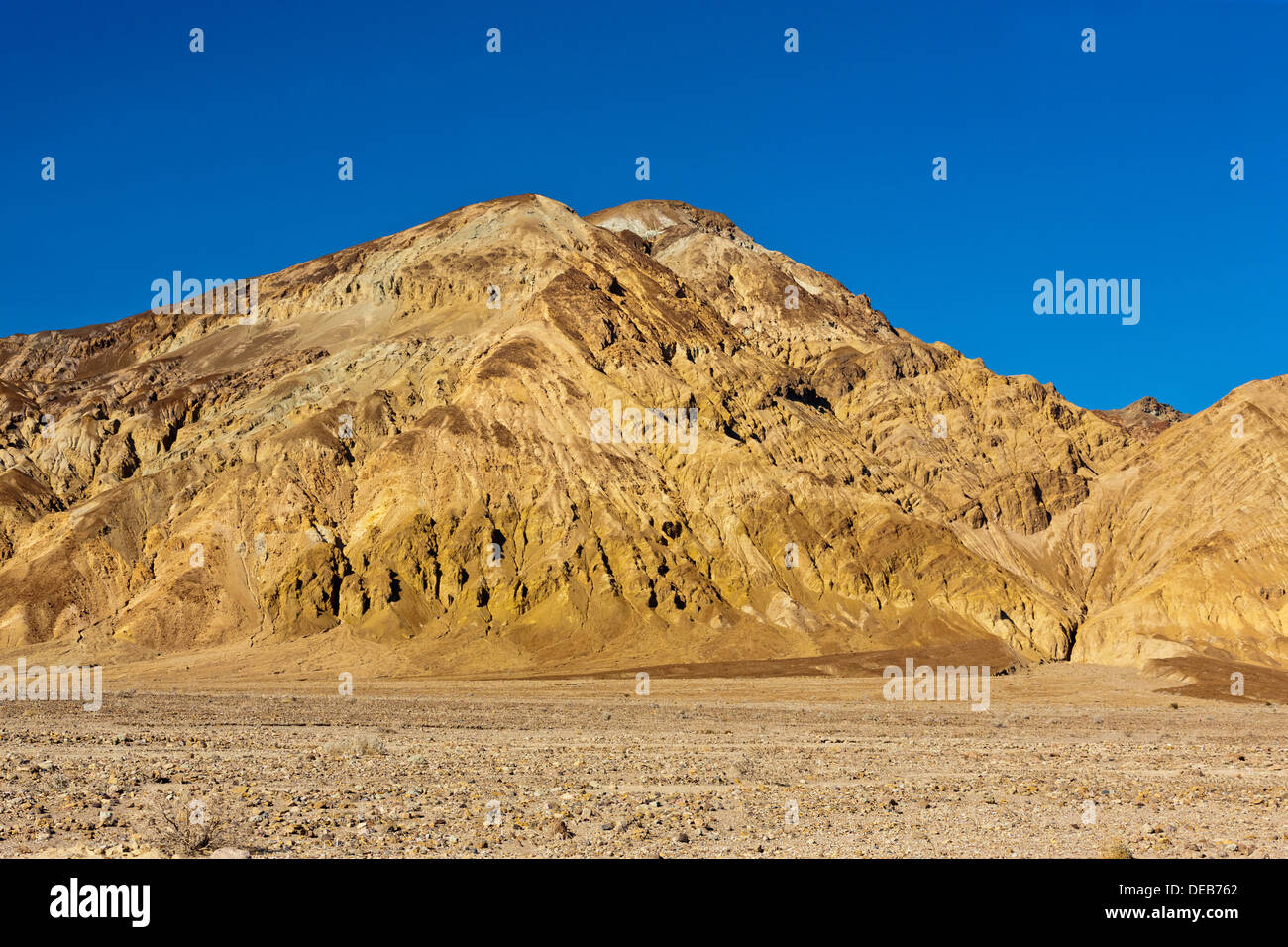 Colline sull'approccio agli artisti Drive, da Badwater Road, Death Valley, California, Stati Uniti d'America. JMH5380 Foto Stock