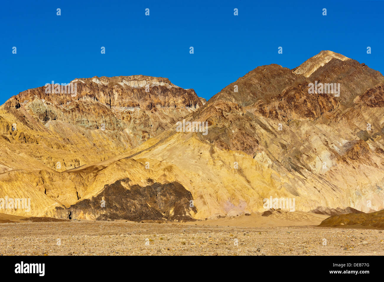 Colline sull'approccio agli artisti Drive, da Badwater Road, Death Valley, California, Stati Uniti d'America. JMH5381 Foto Stock