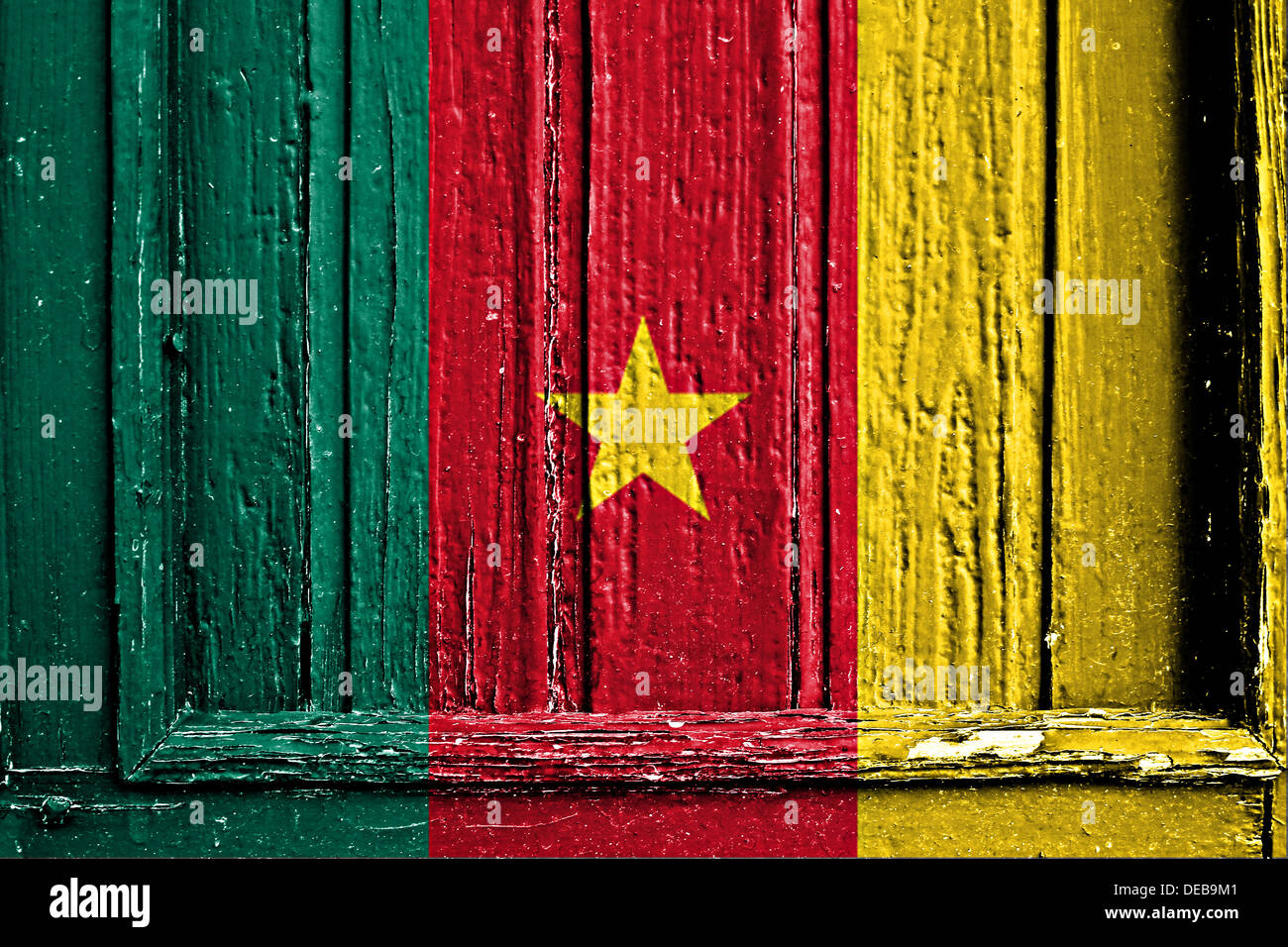 Bandiera del Camerun dipinta su un telaio in legno Foto Stock
