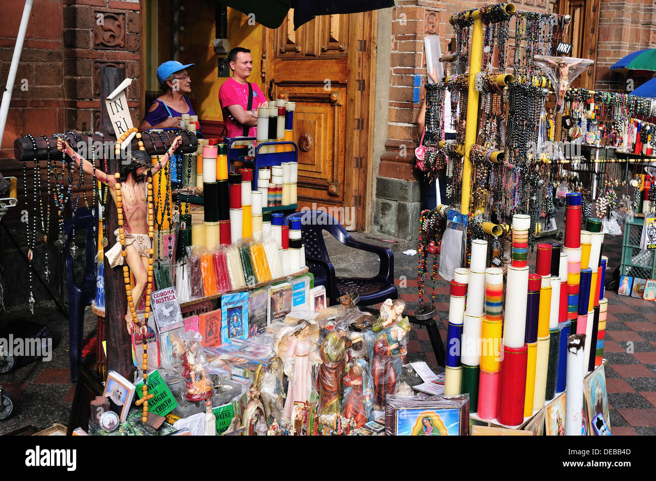 Negozio di vendita religiosi nella chiesa di San Jose - CENTRO DI MEDELLIN .dipartimento di Antioquia. COLOMBIA Foto Stock