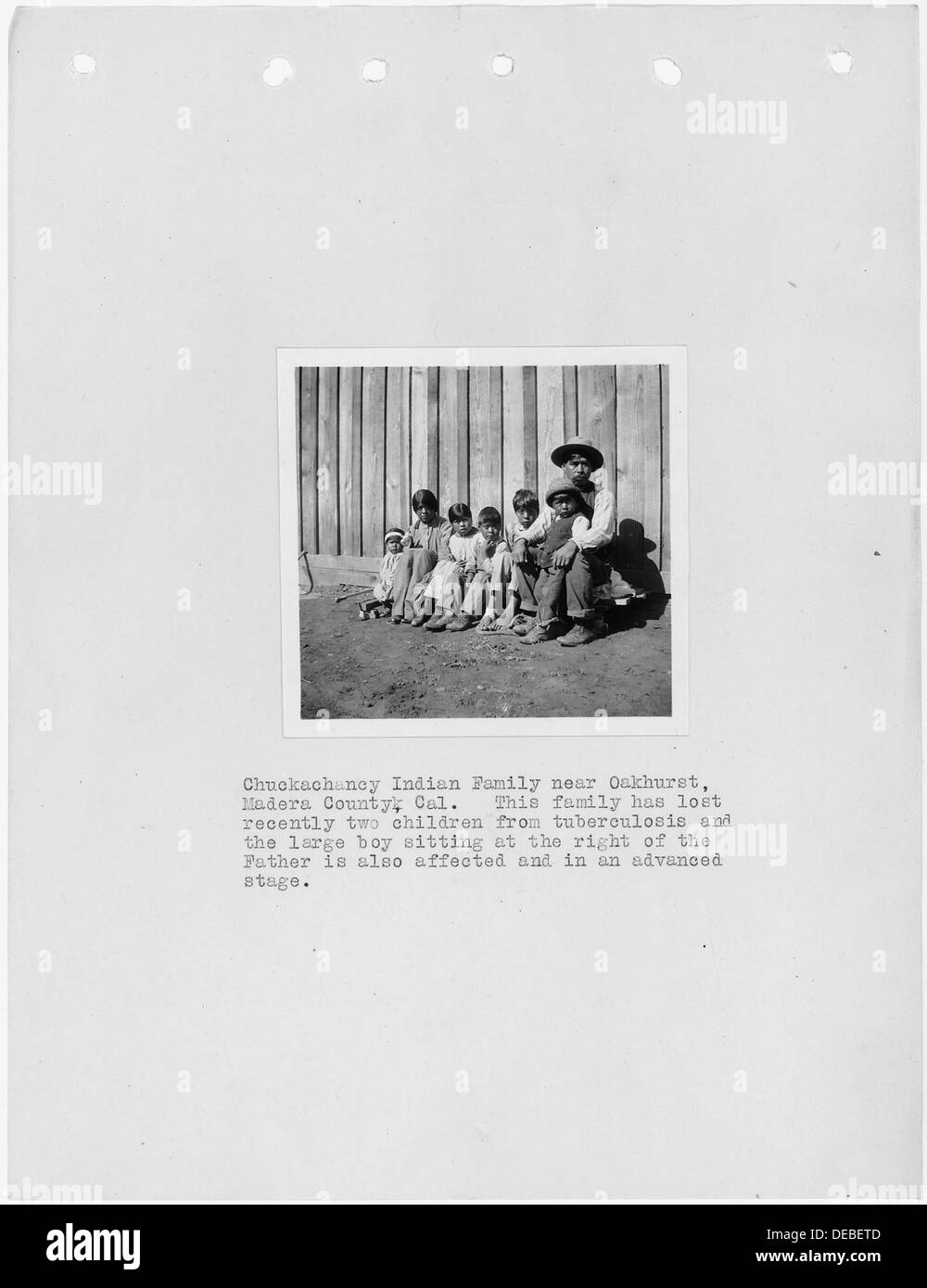 Questa immagine mostra la famiglia Chuckachancy vicino a Oakhurst, California, come parte di un rapporto di indagine che documenta l'area di Fresno all'inizio del XX secolo. Foto Stock