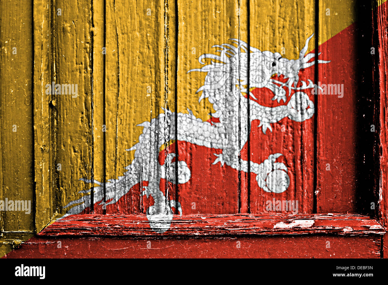Bandiera del Bhutan dipinta su un telaio in legno Foto Stock