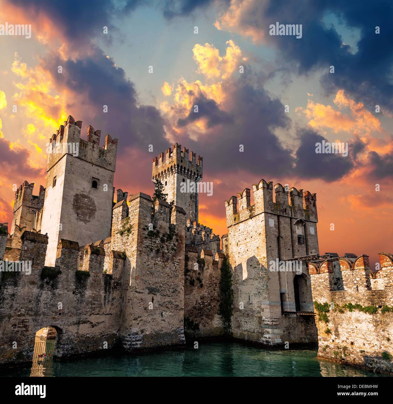 Castello medievale Scaliger al tramonto Foto Stock