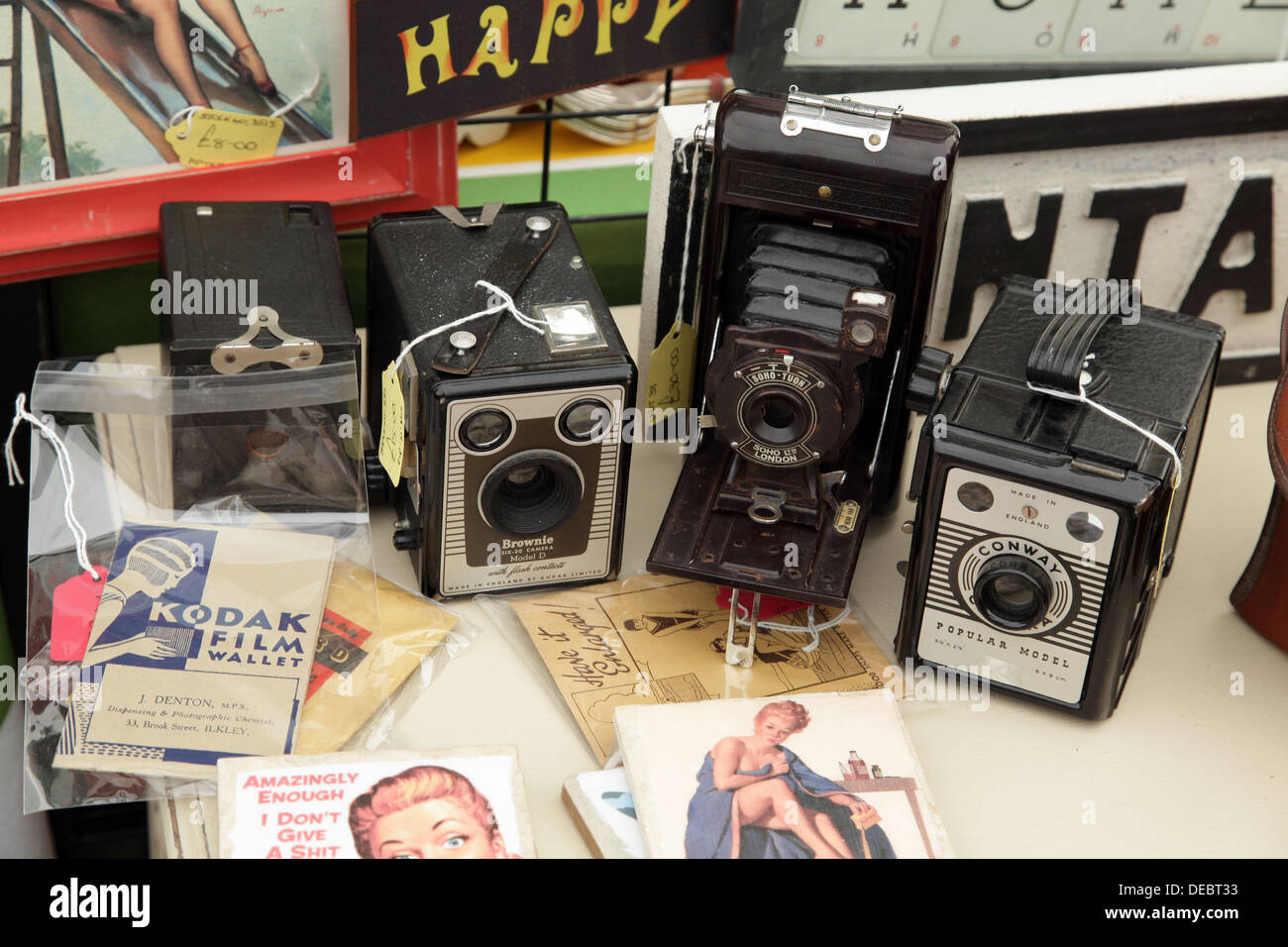 Fotocamere Vintage in vendita a una fiera antiquaria Foto Stock