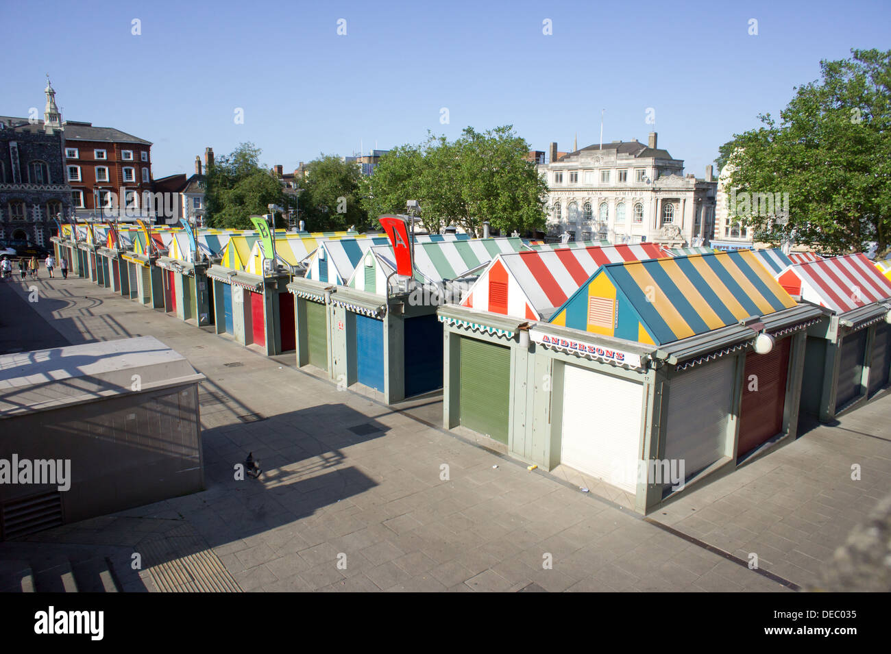Coloratissime bancarelle al mercato di Norwich, Luglio 2013 Foto Stock