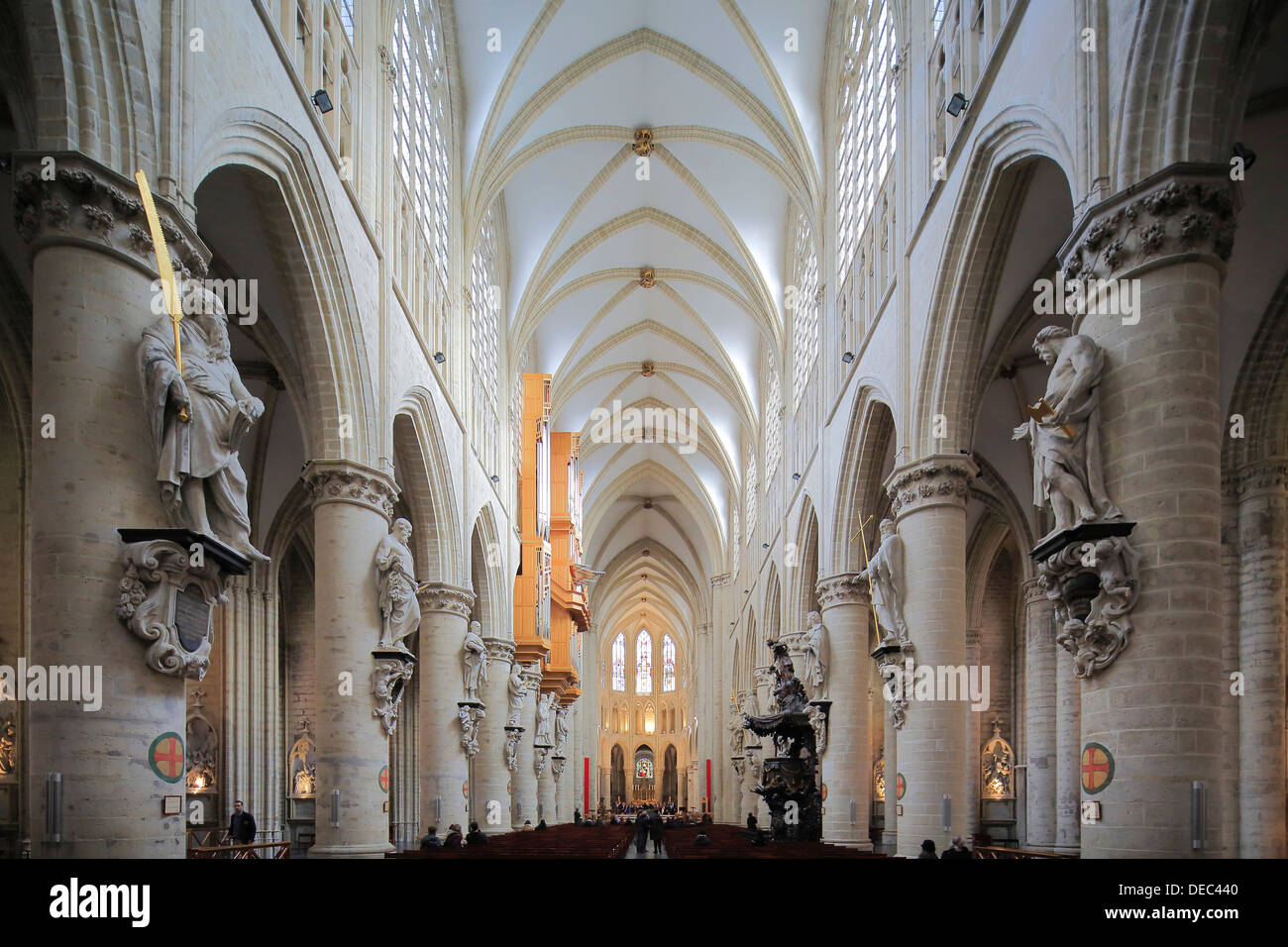 Navata centrale, la Cattedrale di San Michele e Santa Gudula, Bruxelles, la regione di Bruxelles, Belgio Foto Stock