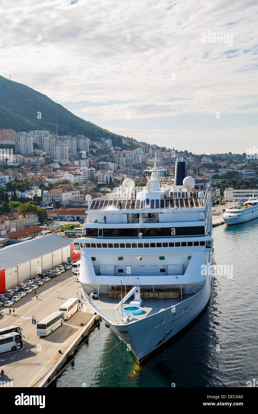 Navi crociera di lusso al porto di Dubrovnik, Croazia Foto stock - Alamy