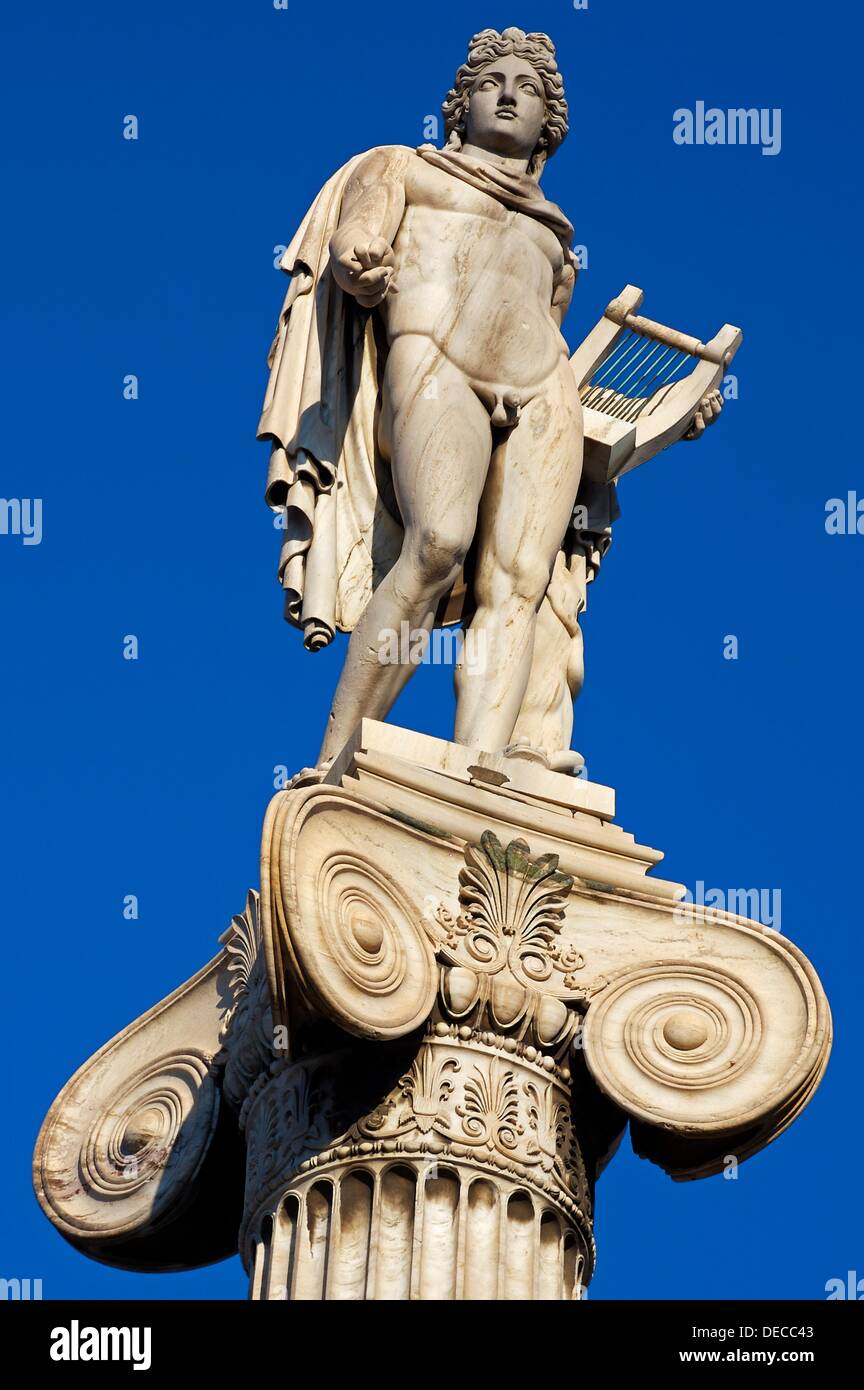 Statua di Apollo sull'edificio Accademia di Atene in Grecia Foto stock -  Alamy