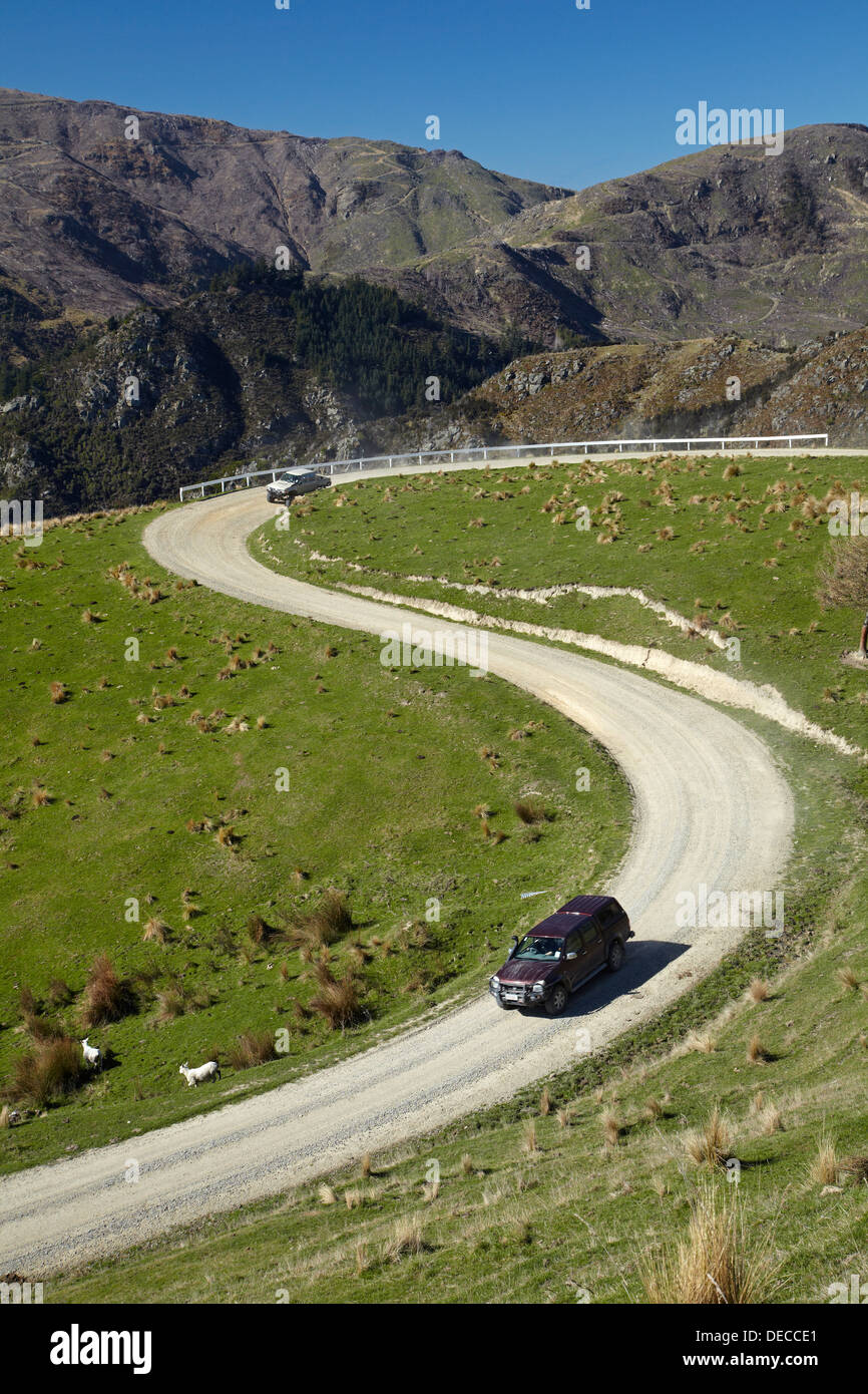 Strada in Taireri Gorge a Hindon, vicino a Dunedin, Otago, Isola del Sud, Nuova Zelanda Foto Stock