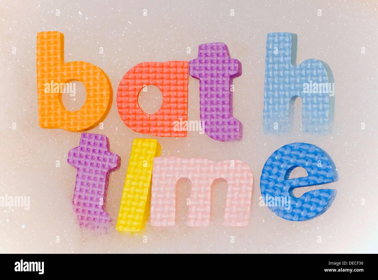 Bagno schiuma tempo lettere con bolle Foto Stock