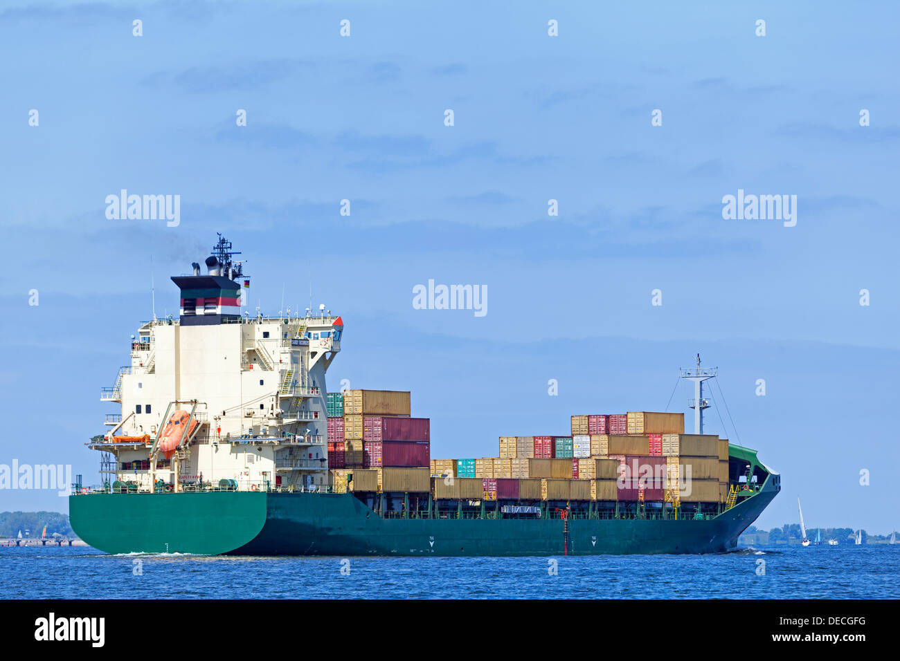 Contenitore nave sul Mar Baltico nei pressi di Kiel, Germania Foto Stock