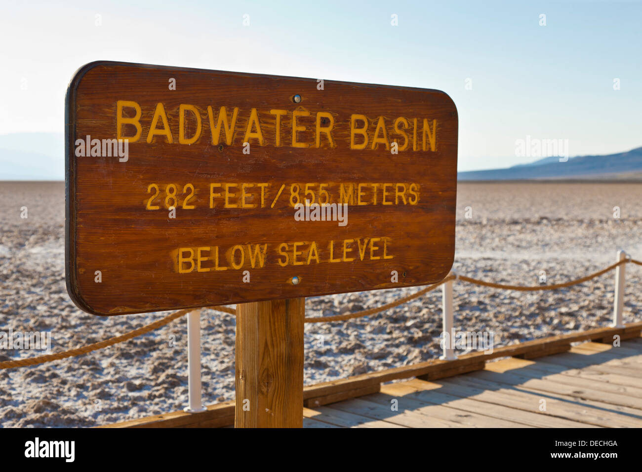 Segno a Badwater Basin 282 piedi 85 5 metri sotto il livello