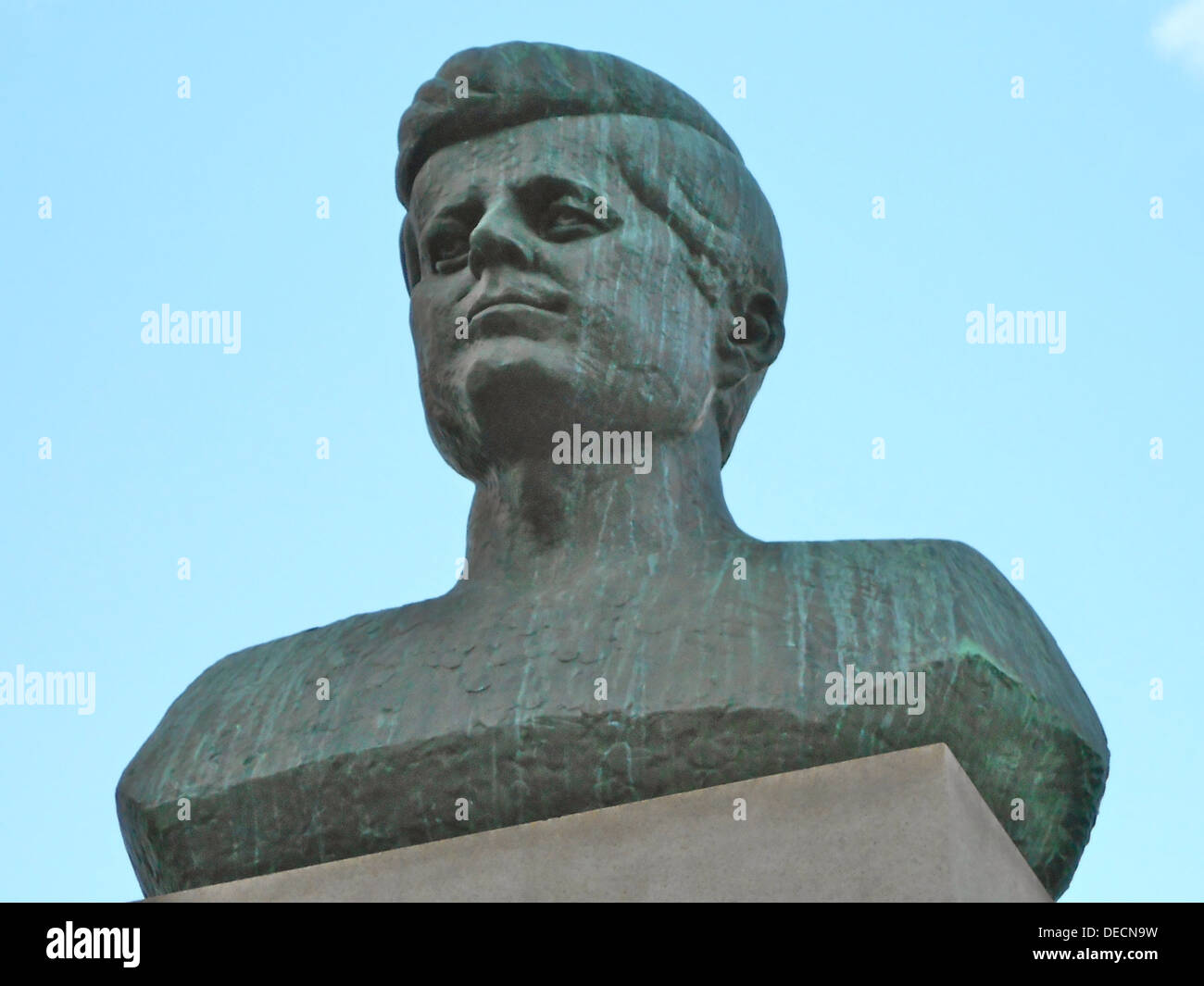 Busto di Jacques Lipchitz di JF Kennedy (1965), all'estremità sud del Parco Militare in Newark, N.J. Foto Stock