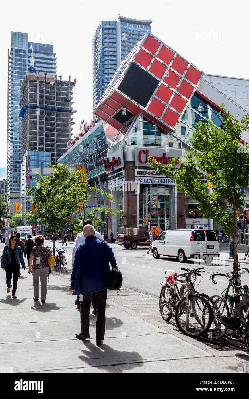Cubo sulla sommità del centro degli intrattenimenti che il teatro, cinema e capitoli bookshop - Scotiabank Centre Toronto Foto Stock