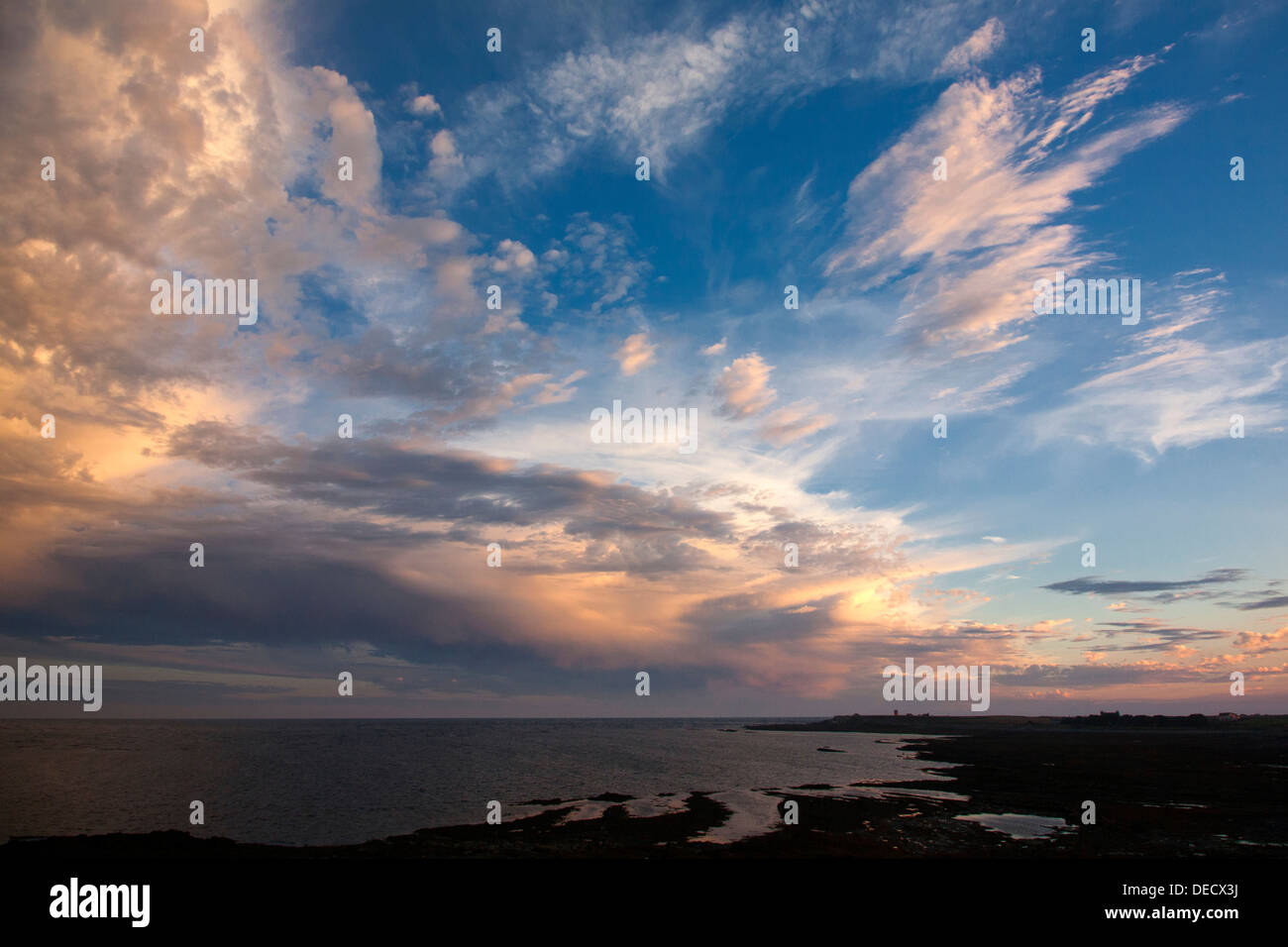Thunder nuvole al tramonto Foto Stock