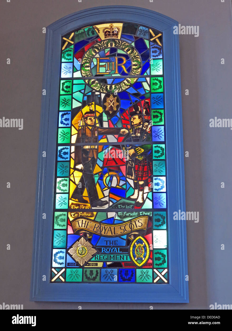Il reggimento reale finestra, Canongate Kirk , Edimburgo, Scozia,UK " il primo a seguire, l'ultima di rinunciare a te' Foto Stock
