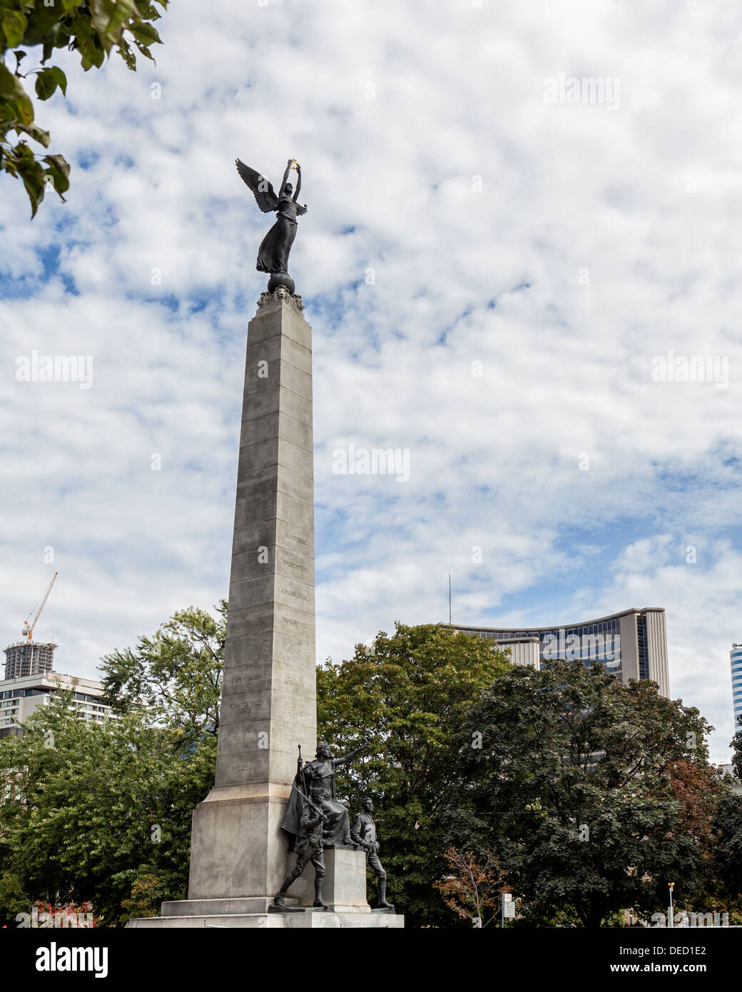 La figura alata su South African War Memorial - un bronzo e granito monumento creato dall'artista Walter Seymour Allward - Toronto Foto Stock