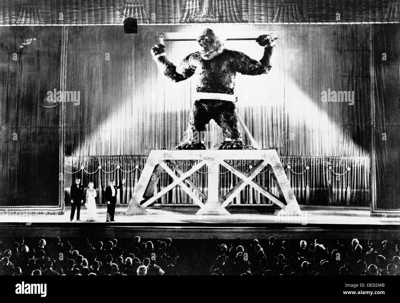 KING KONG 1933 RKO film con sul palco da sinistra"; Bruce Cabot, Fay Wray, Robert Armstrong Foto Stock