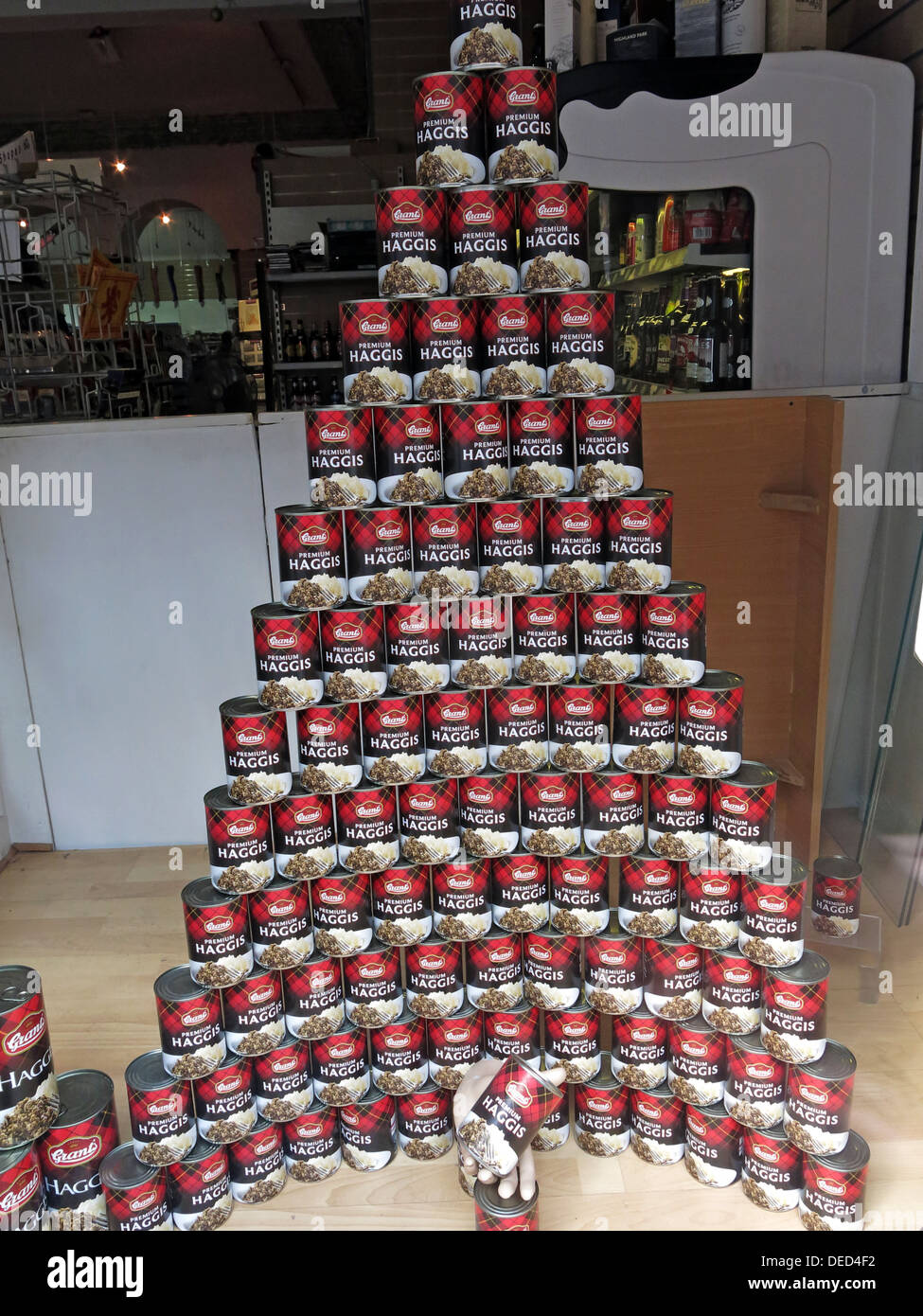 Scatole di cibo scozzese concede Premium , Haggis impilati Foto Stock
